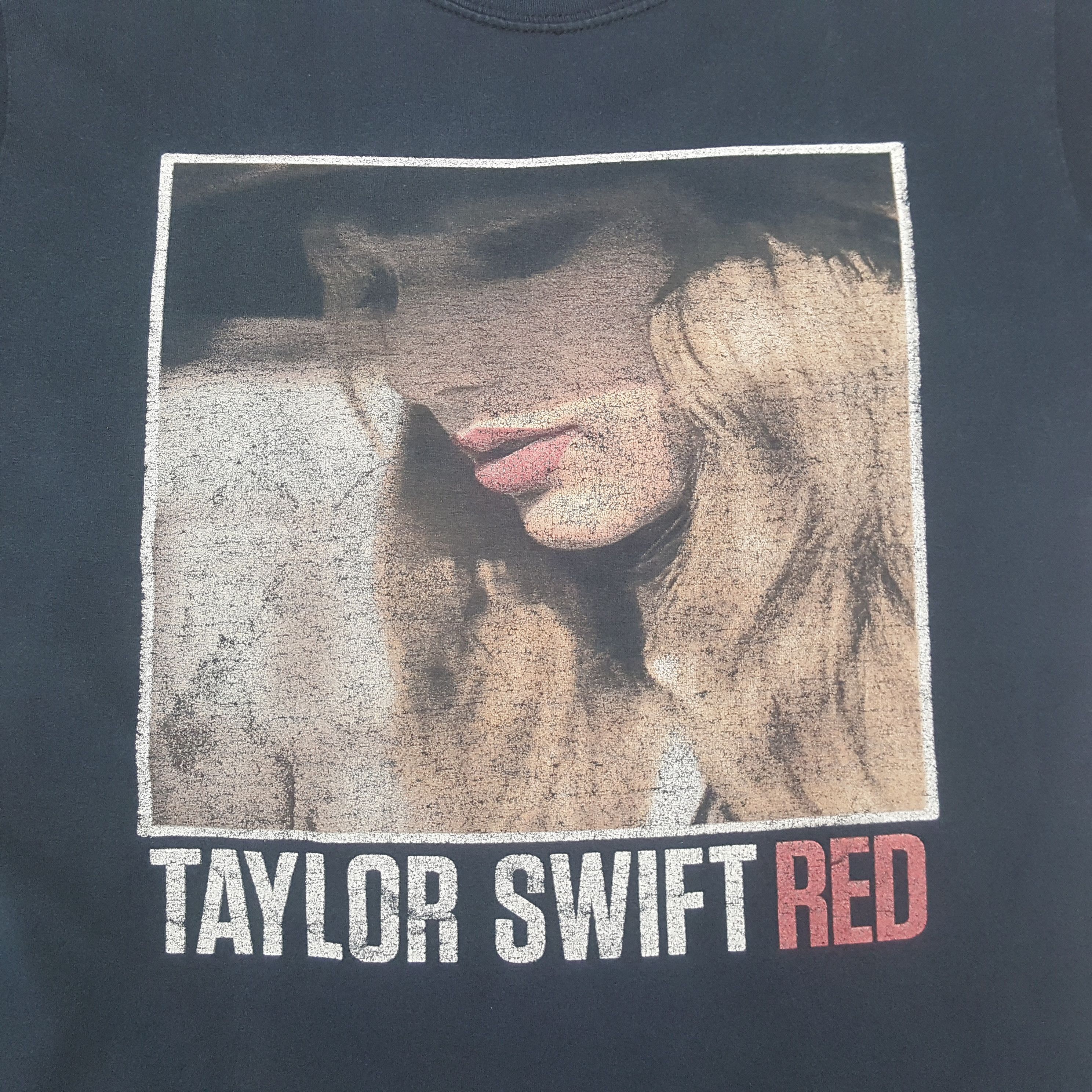 Band Tees Taylor Swift Singer Music Red Tour Tshirt C294N31 Size US M / EU 48-50 / 2 - 4 Thumbnail