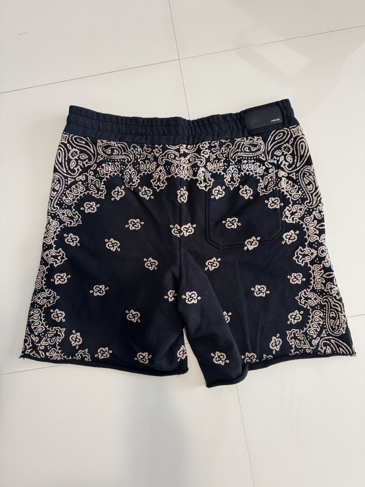 Amiri AMIRI BANDANA BLEACH BLACK BEACH SHORTS SIZE XL $990 Size US 36 / EU 52 - 5 Thumbnail