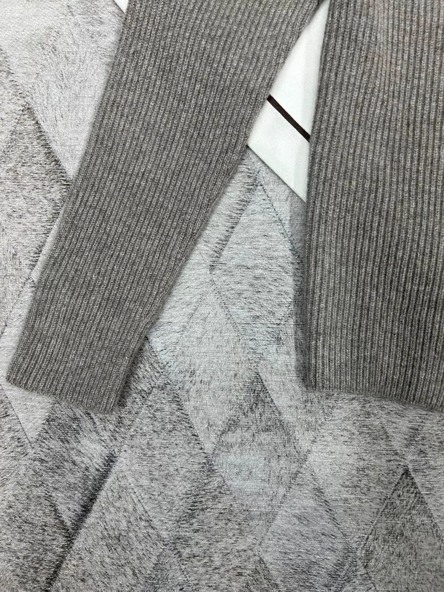 Louis Vuitton LV Cashmere Turtleneck Sweater. Size US L / EU 52-54 / 3 - 6 Thumbnail