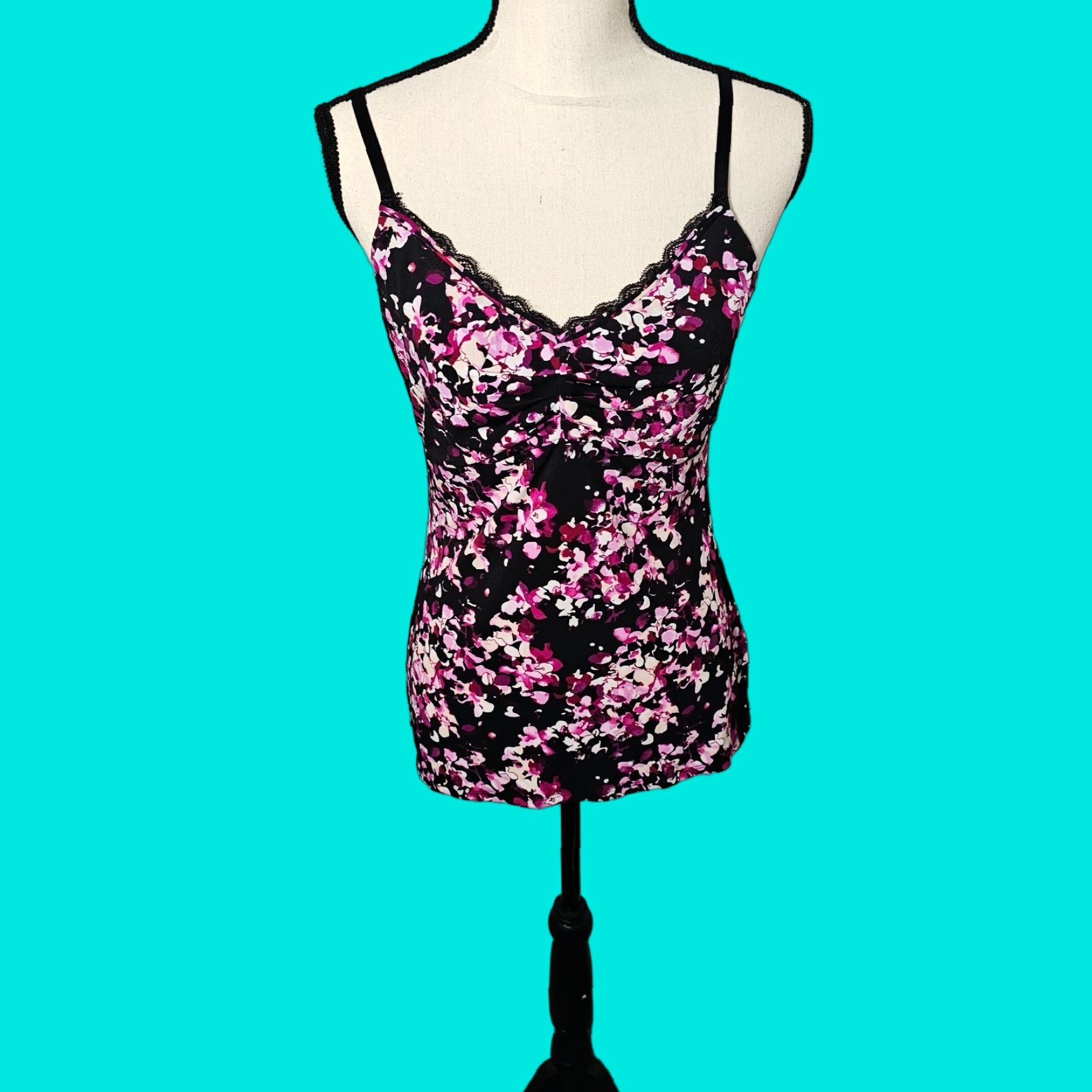 White House Black Market White House Black Market Flower Tank Top Size Medium Black Ruched Chest Size M / US 6-8 / IT 42-44 - 1 Thumbnail