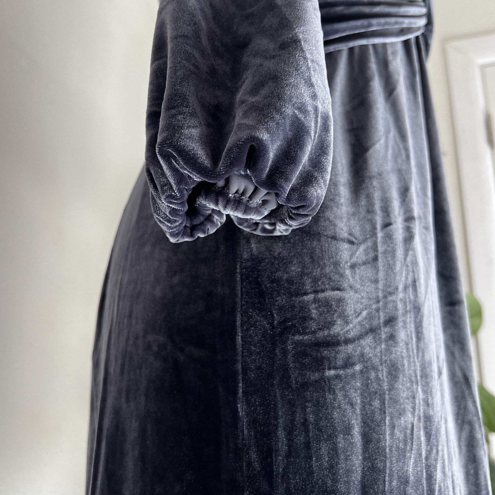 Laundry by Shelli Segal NWT $175 Laundry by Shelli Segal (8) Velvet Twist Midi Dress Size M / US 6-8 / IT 42-44 - 3 Thumbnail