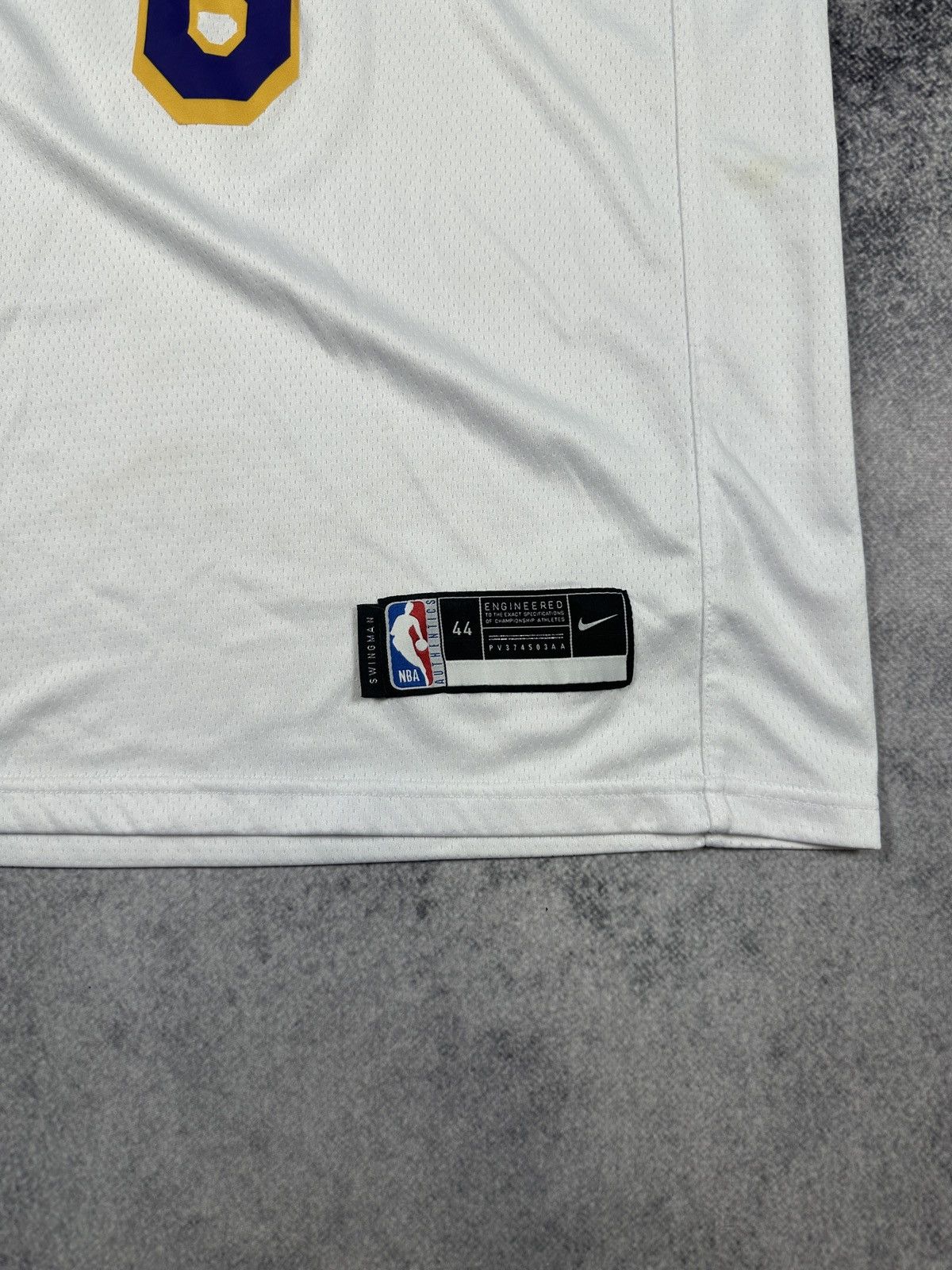 NBA Nike 6 James Lakers Logo Jersey Streetwear Rare USA NBA M Size US M / EU 48-50 / 2 - 3 Thumbnail