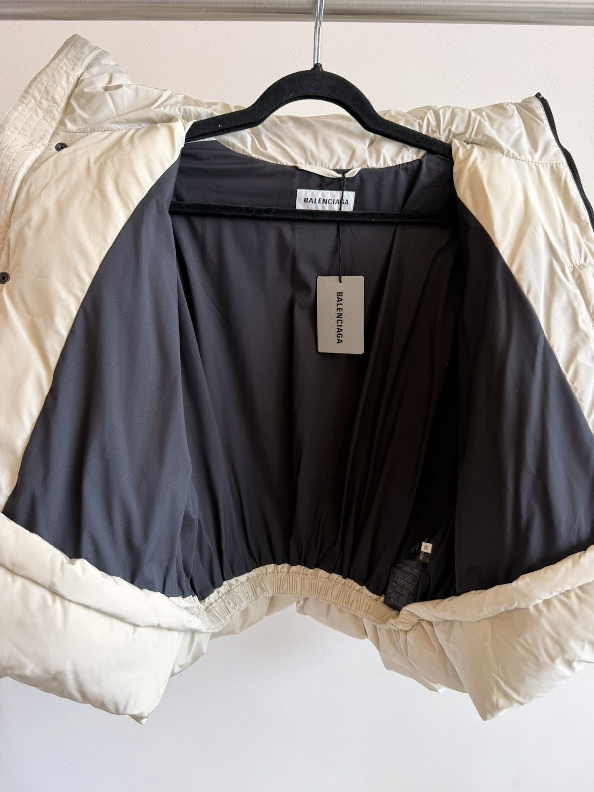 Balenciaga NWT Balenciaga Beige Down BB Logo Cropped Puffer Jacket FR38 Size S / US 4 / IT 40 - 17 Thumbnail