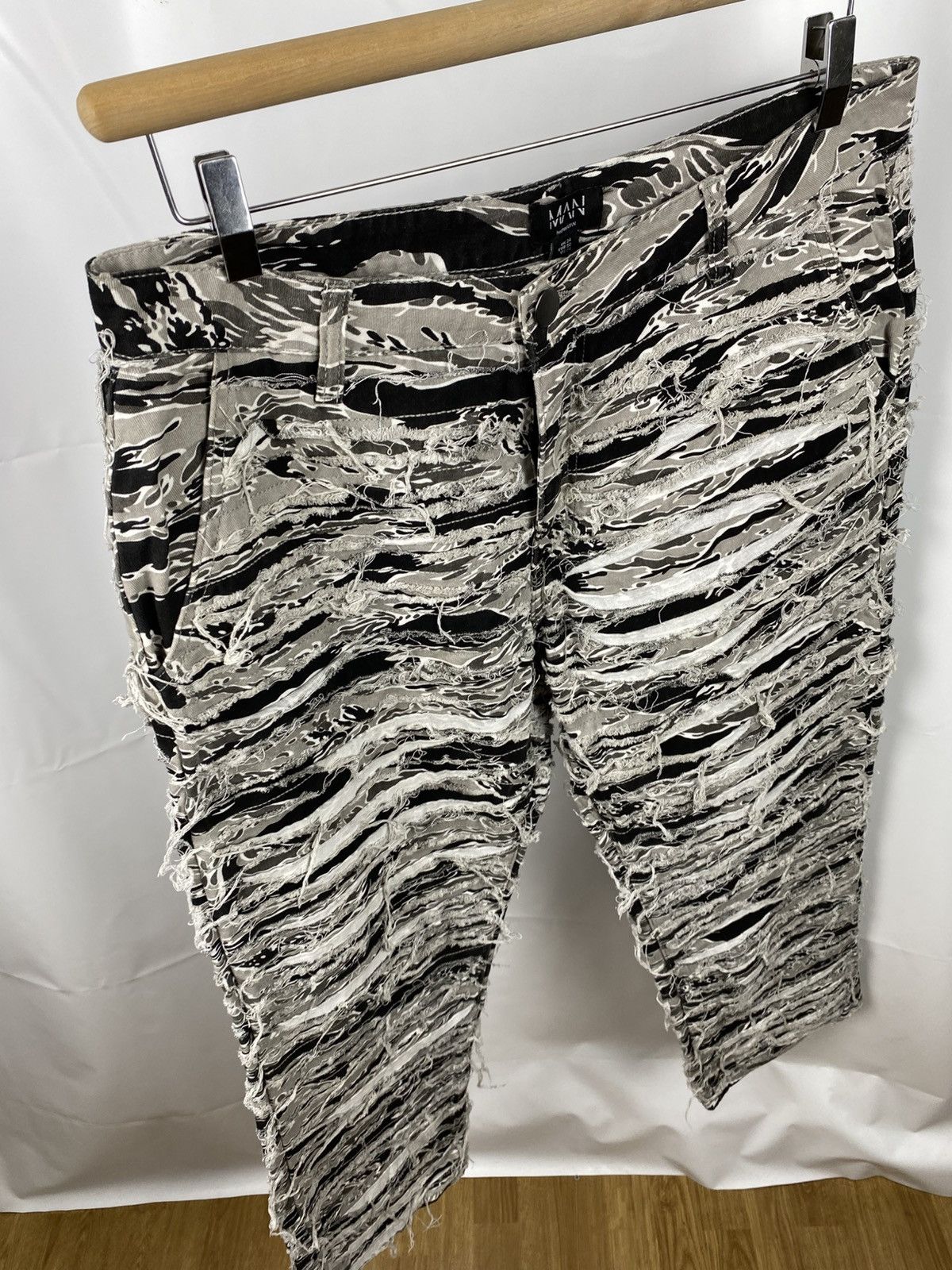 Boohoo Boohoo Distressed Stacked Denim Pants Camo size 34 Size US 34 / EU 50 - 7 Thumbnail