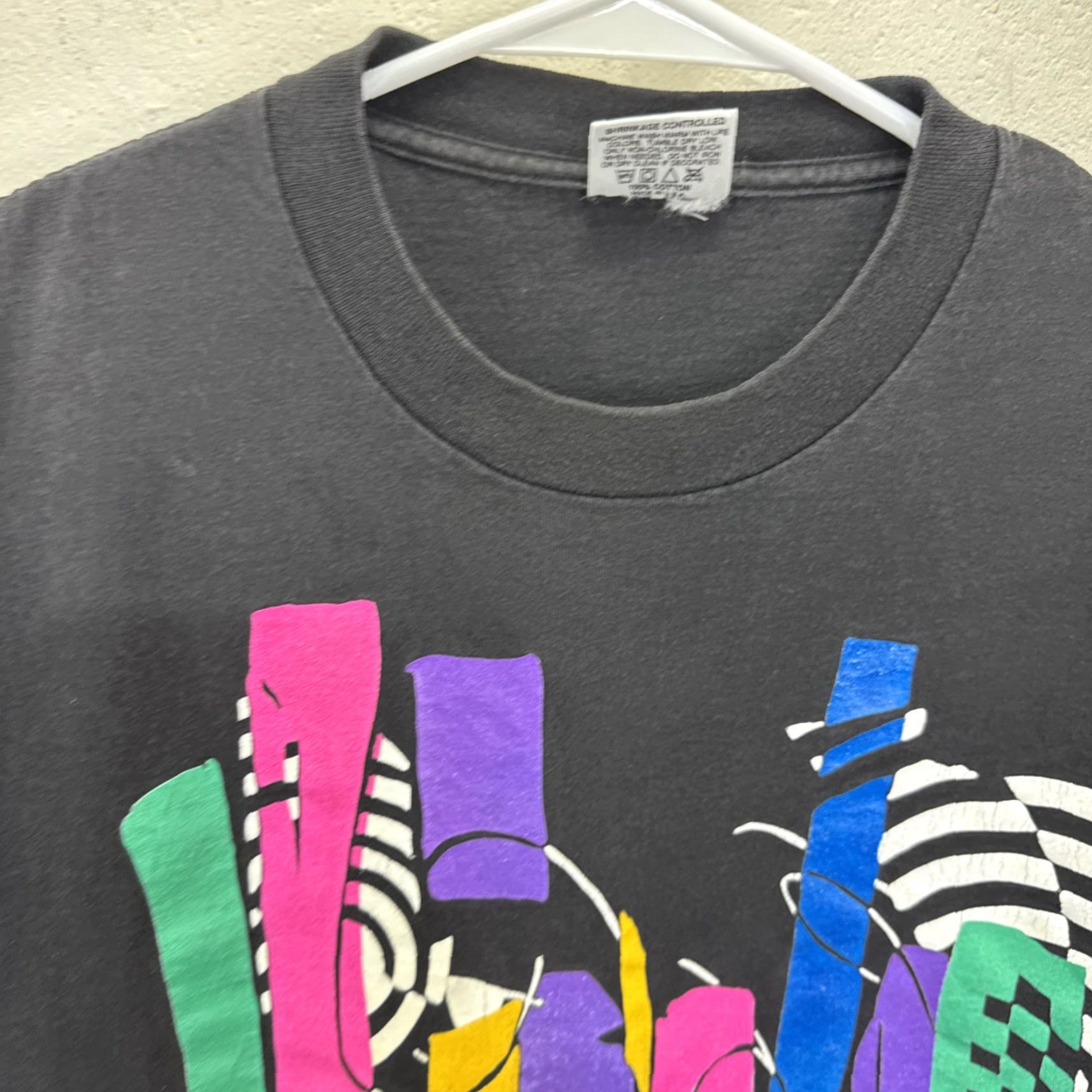 Gildan VINTAGE Gilda Marx 90s Art T-Shirt Men XL Black Graphic Abstract Painting Short Sleeve USA Size US XL / EU 56 / 4 - 5 Thumbnail