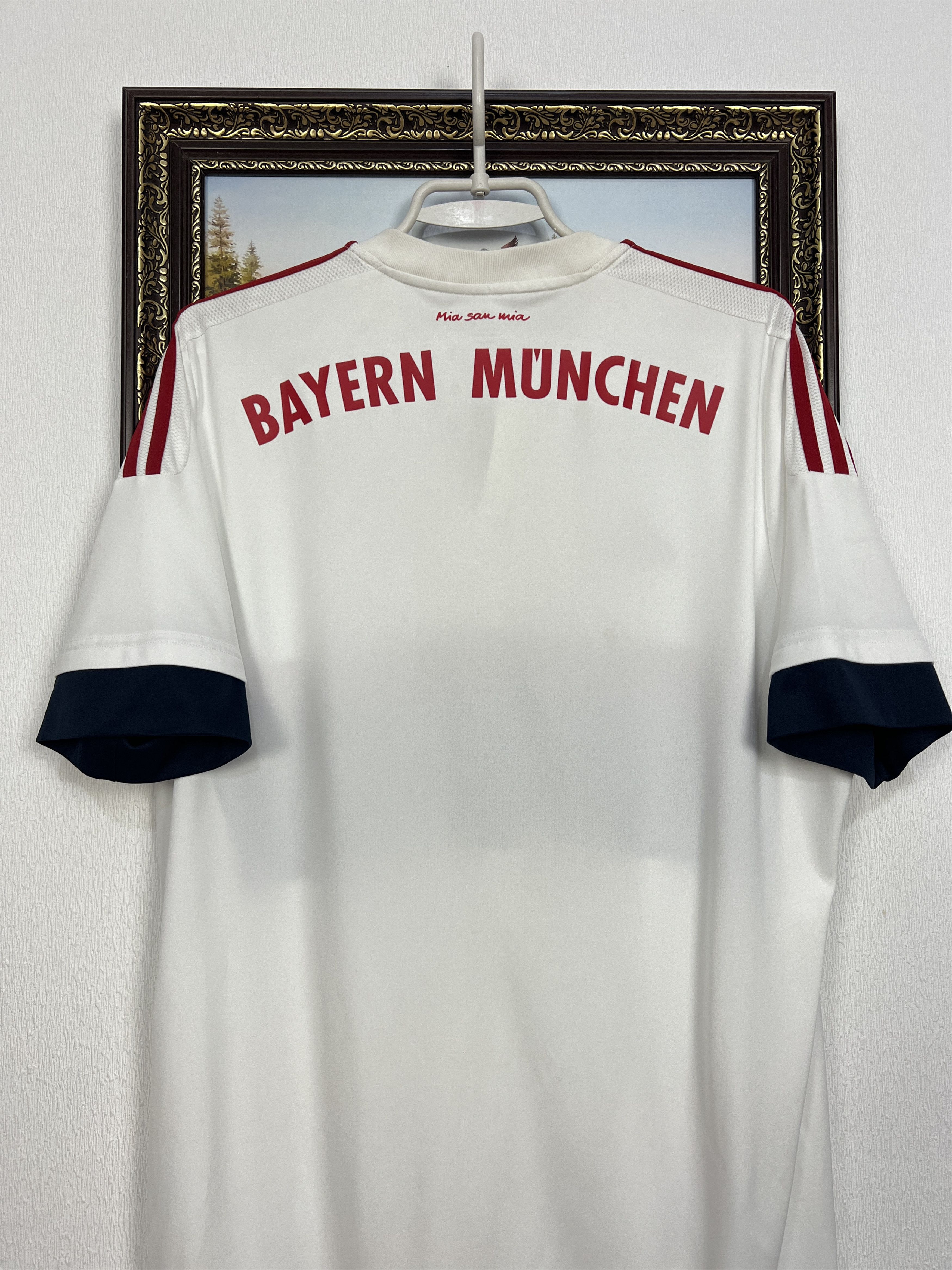 Adidas Bayern Munich Away football shirt 2015 Soccer Jersey Trikot Size US L / EU 52-54 / 3 - 11 Thumbnail
