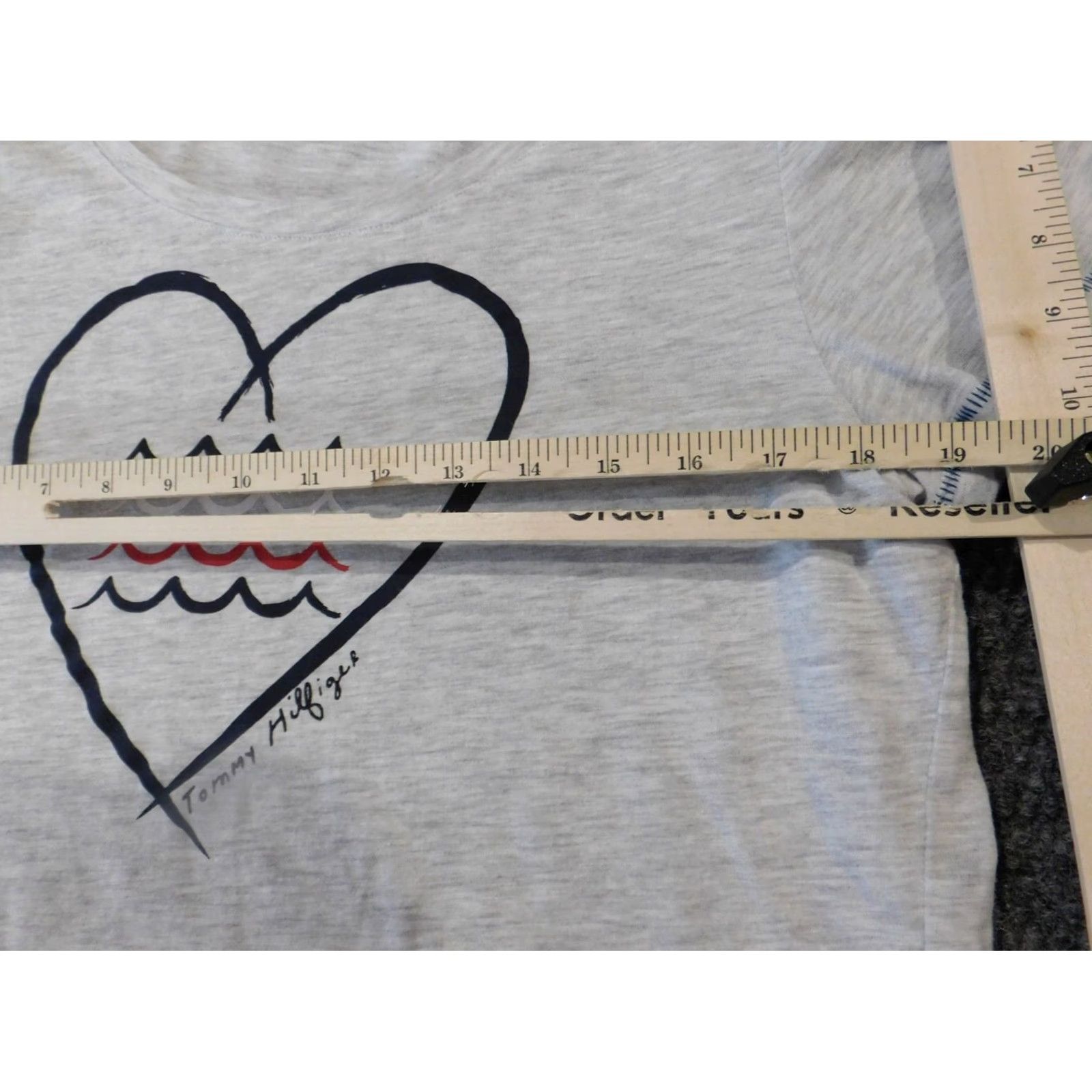 Tommy Hilfiger Tommy Hilfiger Womens Blouse L Gray Heart Graphic Crew Neck Short Sleeve Cotton Classic Size L / US 10 / IT 46 - 6 Thumbnail