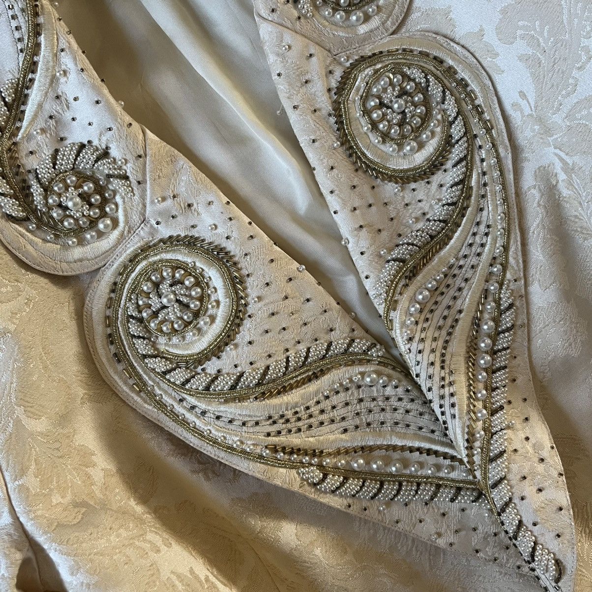 Other Vintage 90s Meryl Jeran Couture Gold n Crème Blazer w Pearls Size S / US 4 / IT 40 - 2 Thumbnail