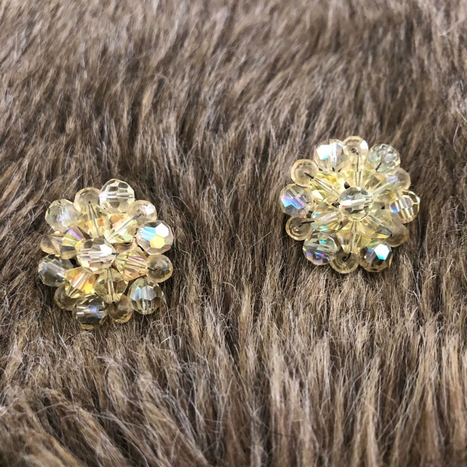 Vintage Vtg 60s gold aurora borealis bead cluster earrings Size ONE SIZE - 1 Thumbnail
