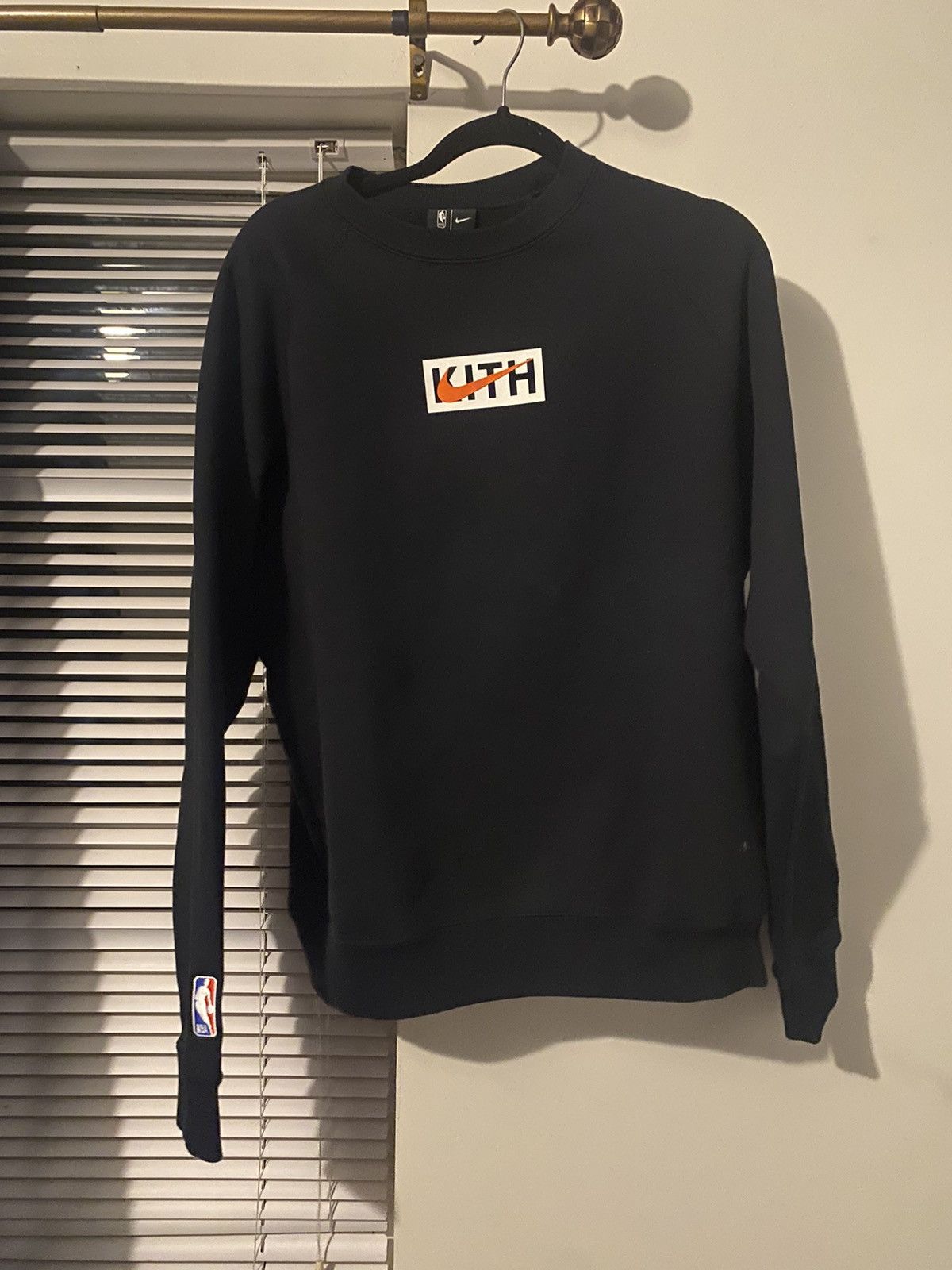 image of Kith Nike Knicks Crewneck in Black, Men's (Size Medium)