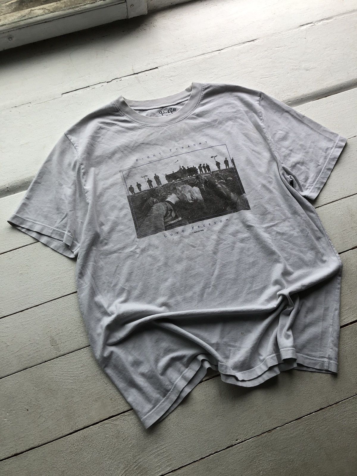 Band Tees Vintage Berlin Wall War T shirt 1989 Love Freedom Size US L / EU 52-54 / 3 - 1 Thumbnail