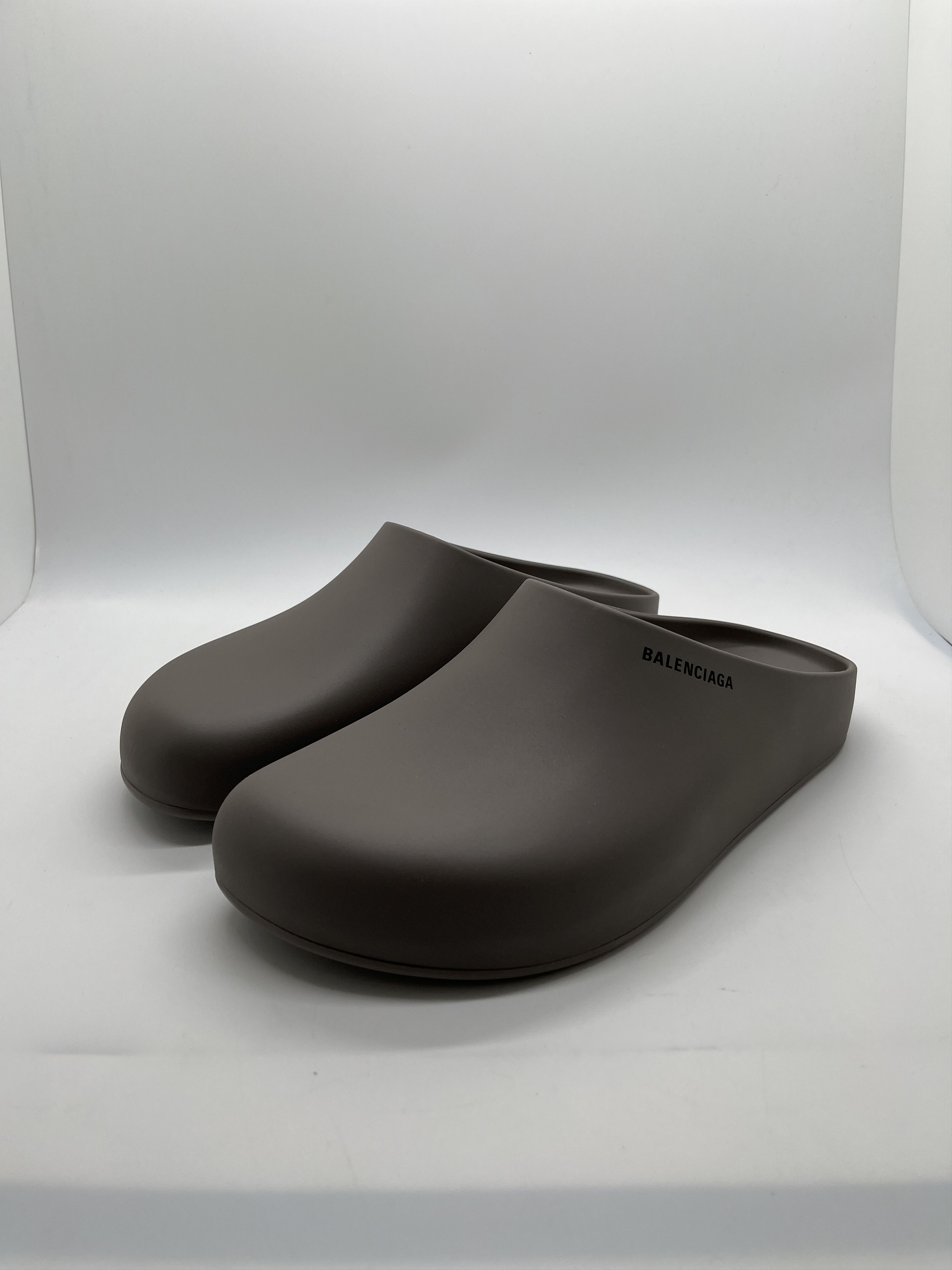 Pre-owned Balenciaga Rubber Pool Closed Slides In Gray