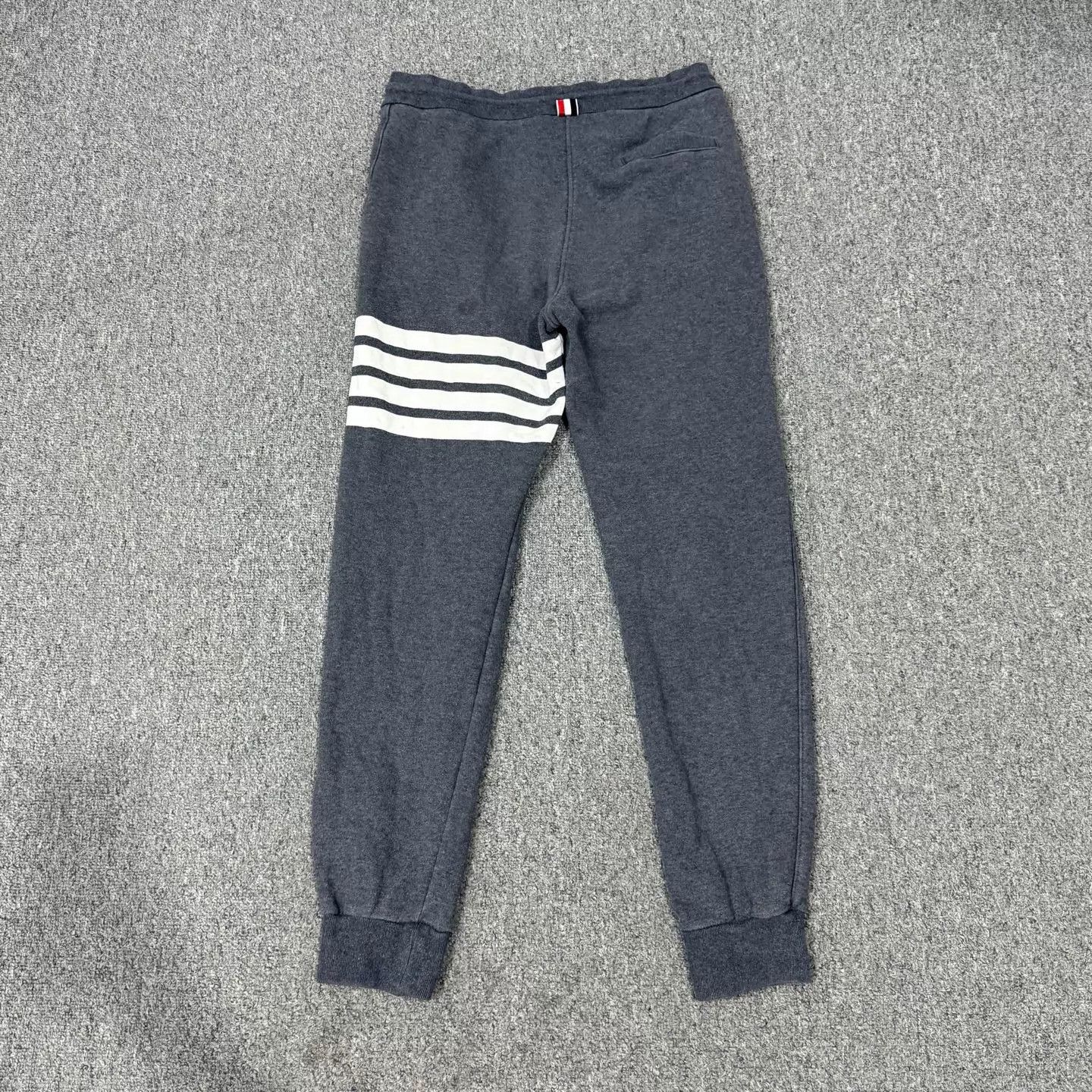 Thom Browne Thom Browne TB Gray 4-Stripe Trousers Size 2 99 New Size 26" / US 2 / IT 38 - 2 Thumbnail