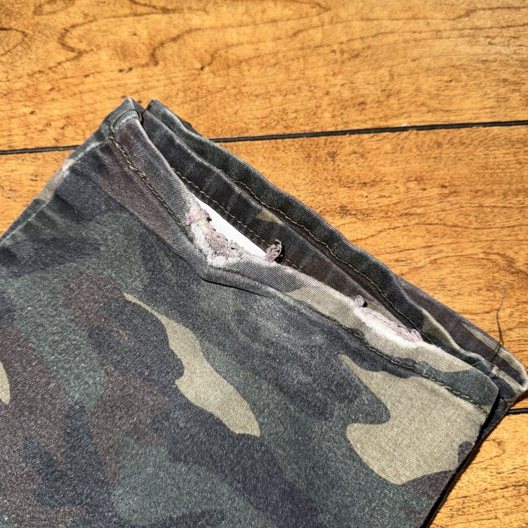 Vintage VIP Jeans Women’s Camo Cargo 24x32 Measured Size 42" / US 20 - 2 Thumbnail