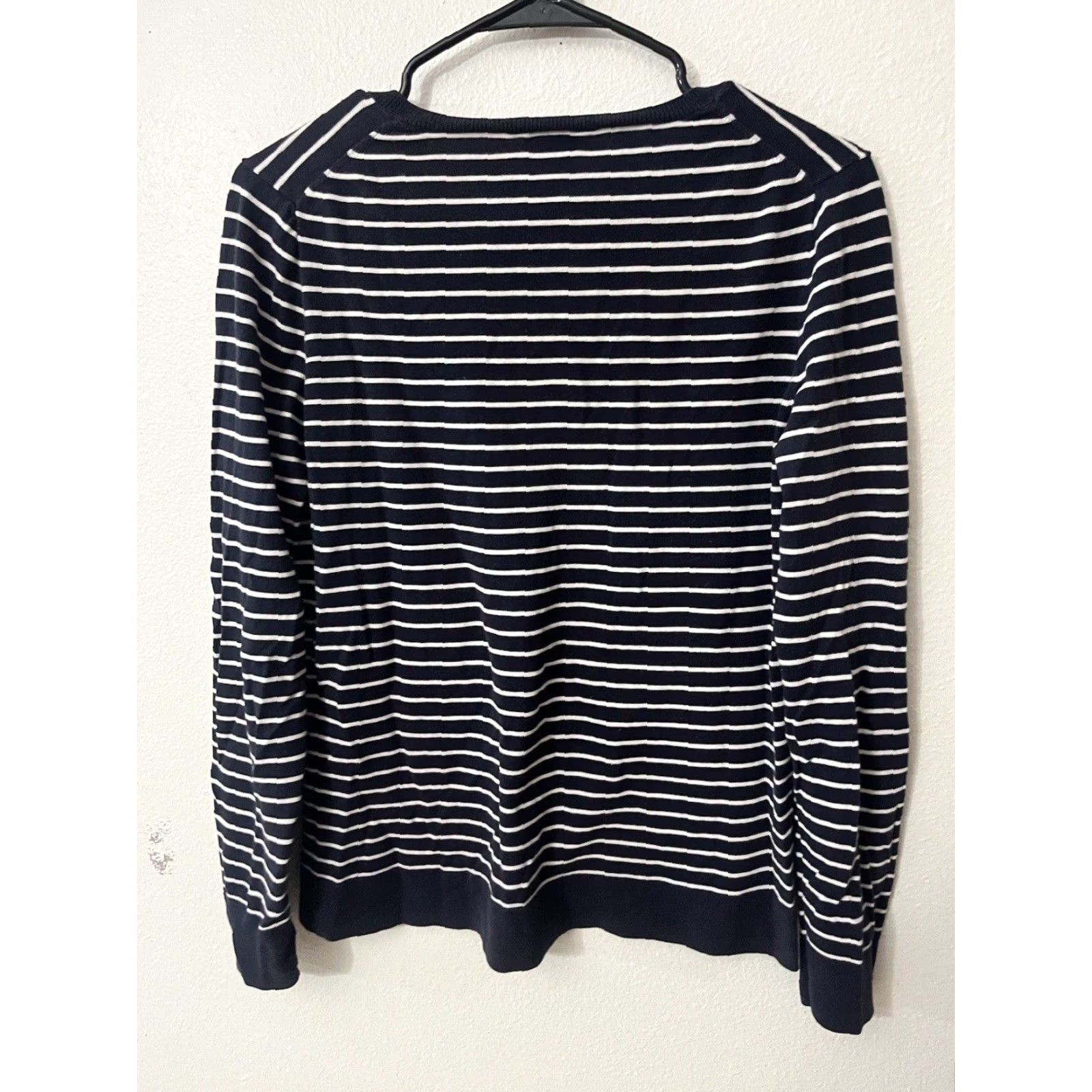 J.Crew VINTAGE J. Crew Navy Striped V-Neck Sweater Women M Size Navy Striped V-Neck Pullover Pattern Striped Knits Size M / US 6-8 / IT 42-44 - 2 Thumbnail