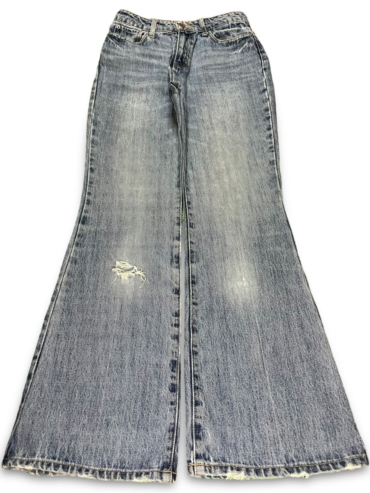 Japanese Brand Vintage Japanese Brand Blue Wash Distressed Flare Jeans Size 27" / US 4 / IT 40 - 1 Thumbnail