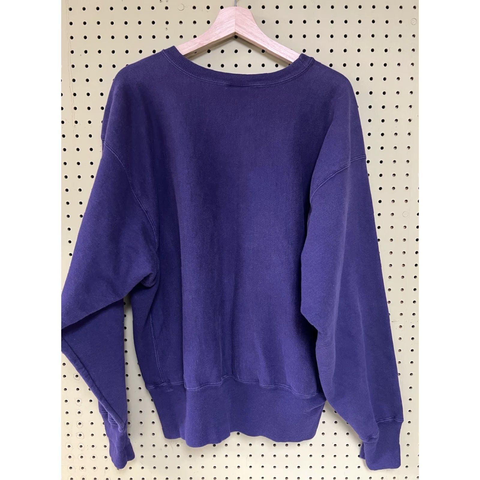 Champion VINTAGE Champion Reverse Weave Sweatshirt XL Purple College Pullover Crewneck Unisex Adults Regular Cotton Blend Long Sleeve Mens Womens Boys Girls Size US XL / EU 56 / 4 - 2 Thumbnail