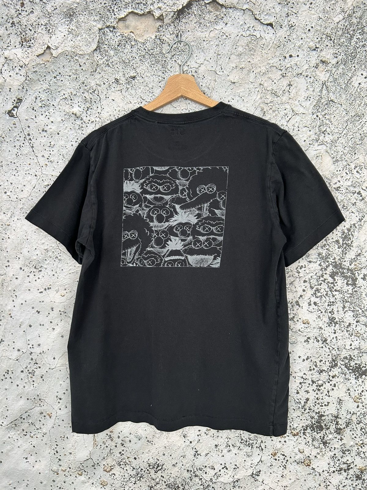 Kaws Kaws x Uniqlo Sesame Streetwear Pocket Tee Streetwear Japan Size US M / EU 48-50 / 2 - 1 Thumbnail