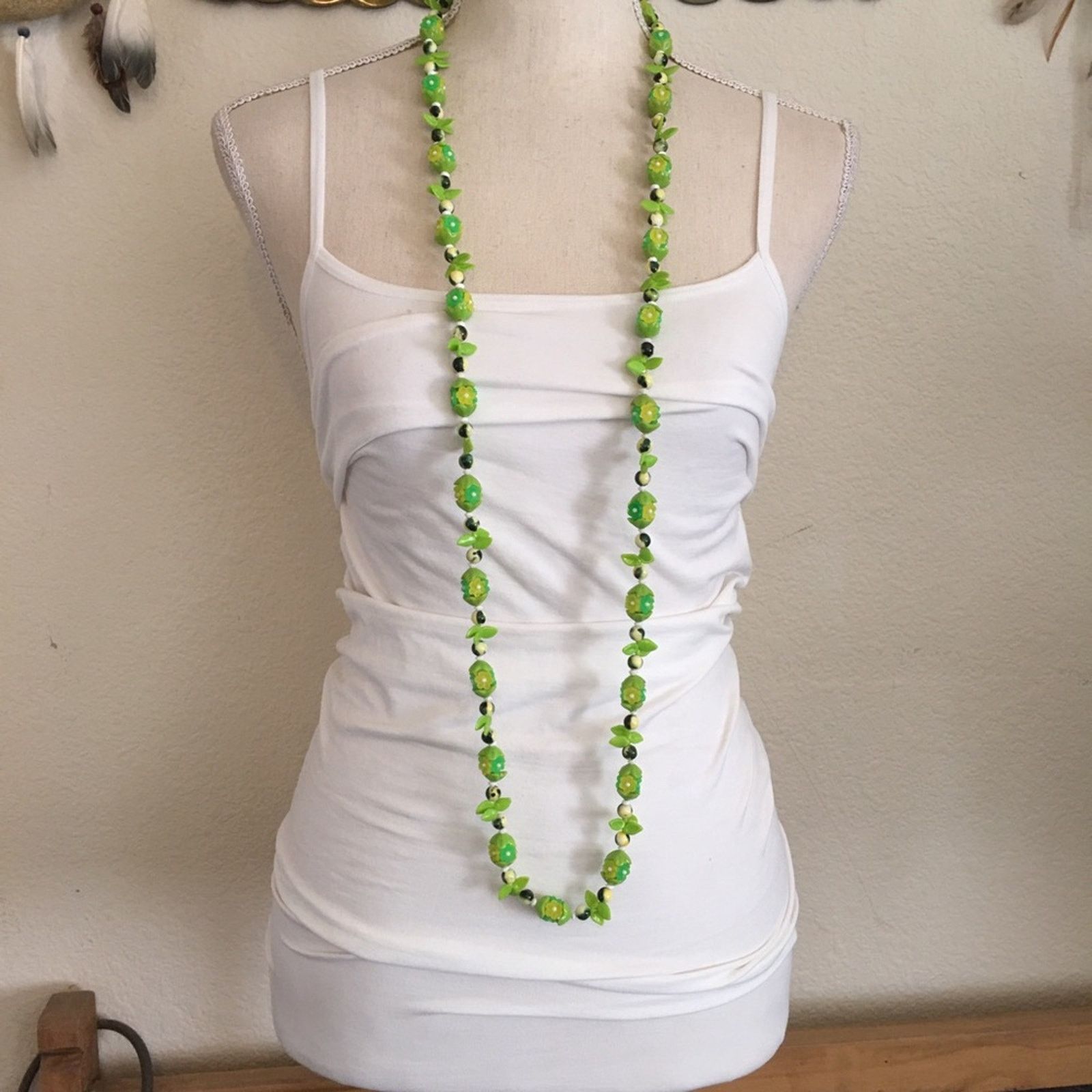 Vintage Vintage 60s green floral plastic bead necklace Size ONE SIZE - 5 Thumbnail