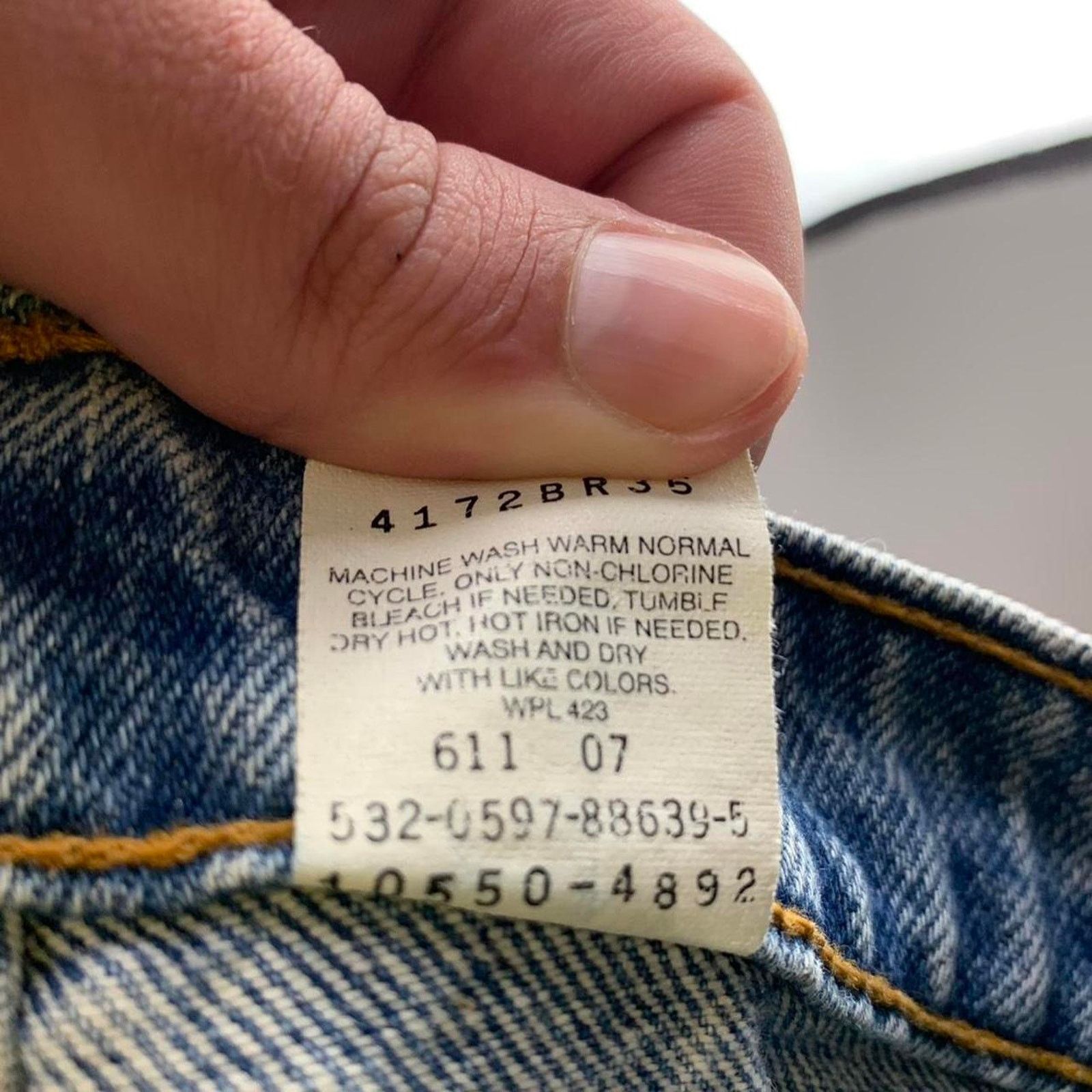Vintage 90s Levi’s 550 Relaxed Fit Light Wash Blue Jeans