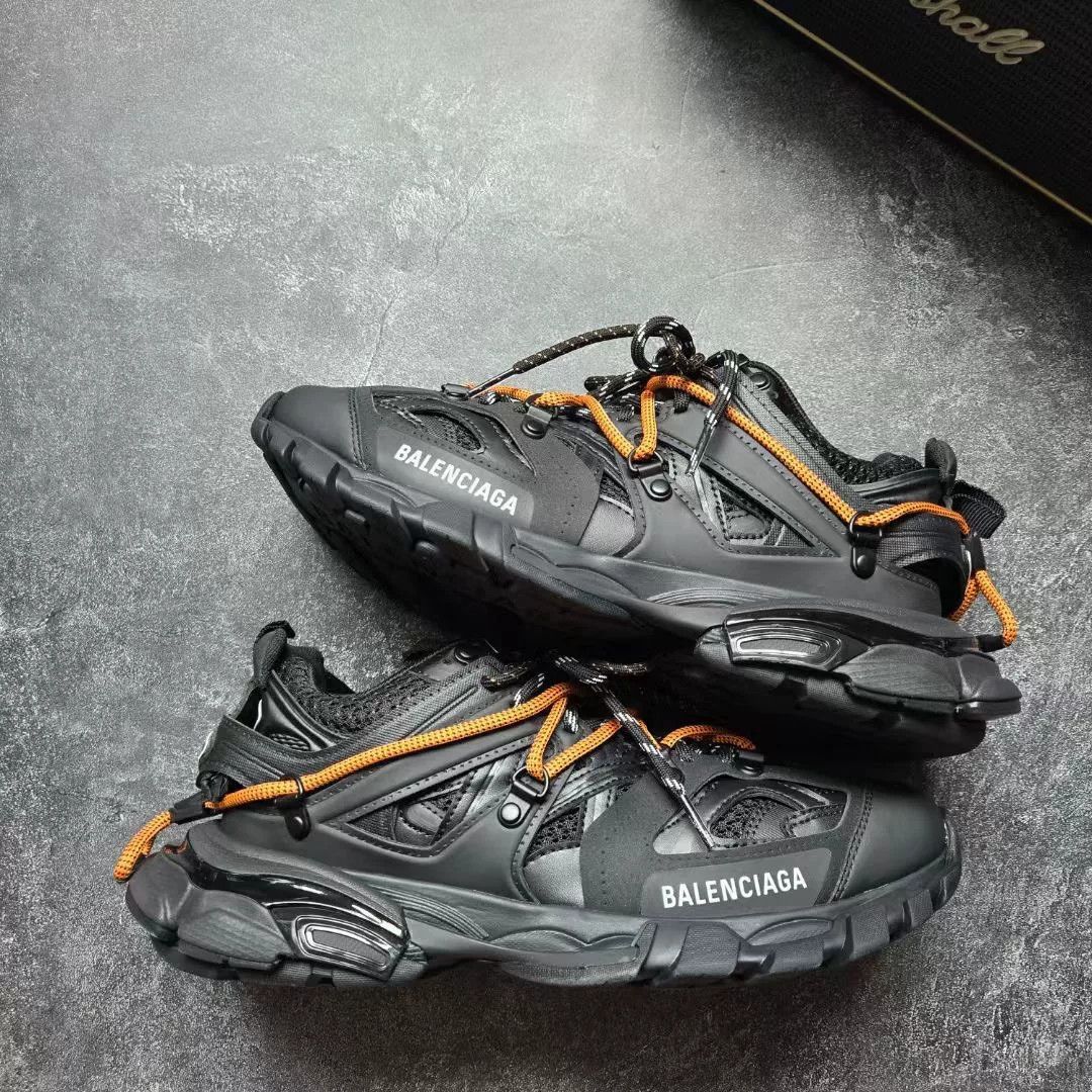 Balenciaga Balenciaga Black Lowtop Sneakers 40 Men Size US 7.5 / EU 40-41 - 1 Thumbnail