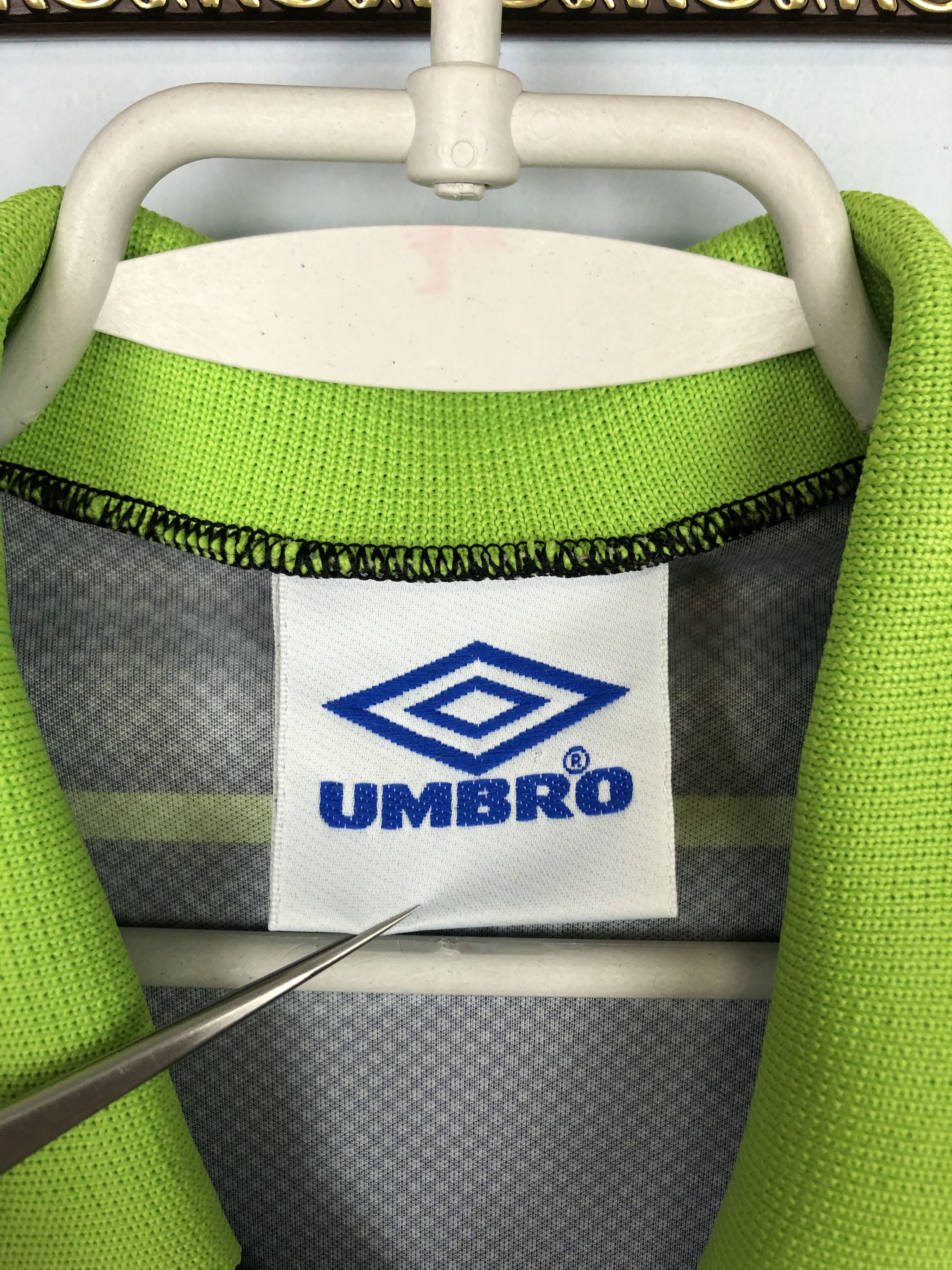Umbro Celtic football shirt 1998 Soccer Umbro Jersey Trikot Rare Size US L / EU 52-54 / 3 - 5 Thumbnail