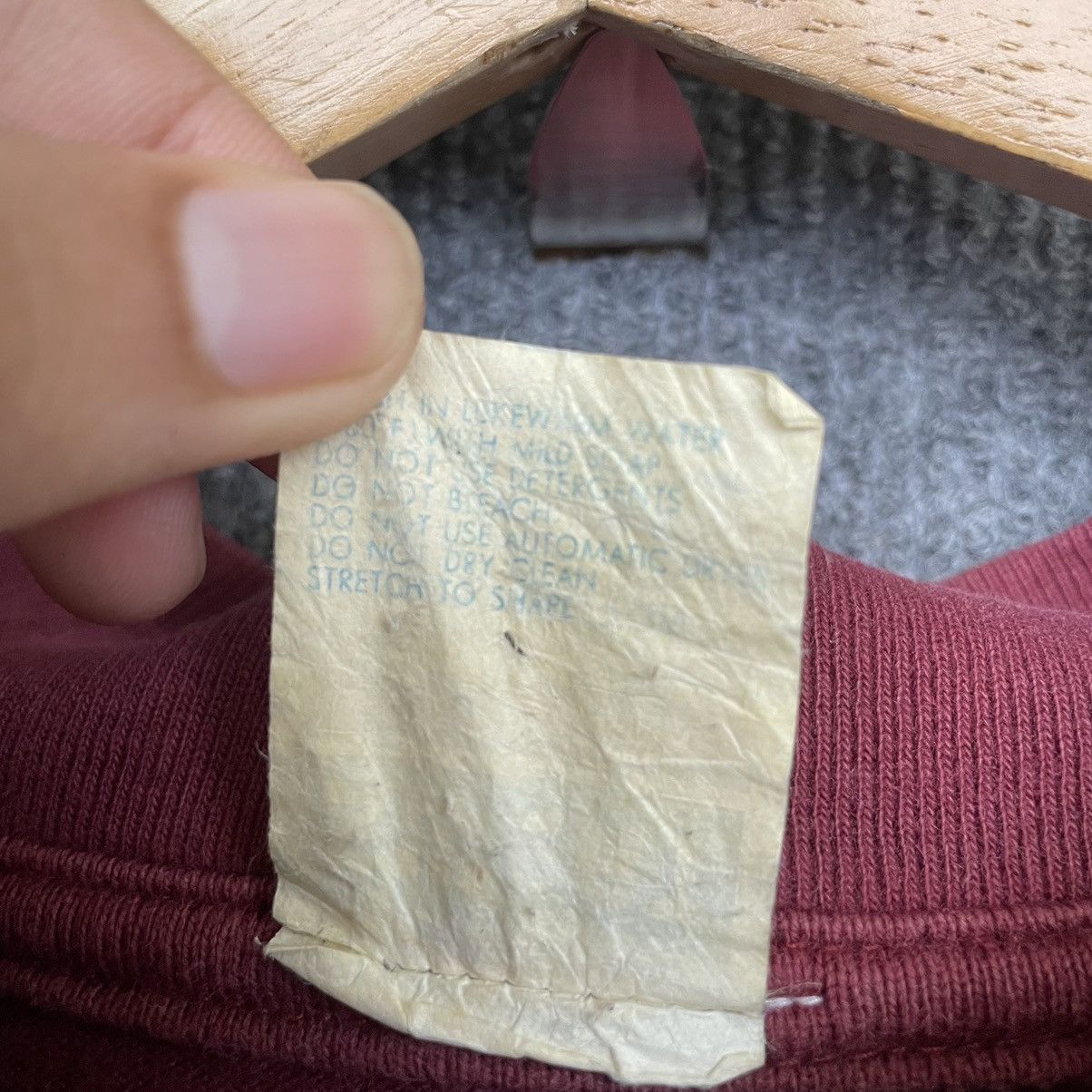 Vintage Vintage High Neck Blank Faded Burgundy L/S T Shirt Size US L / EU 52-54 / 3 - 4 Thumbnail
