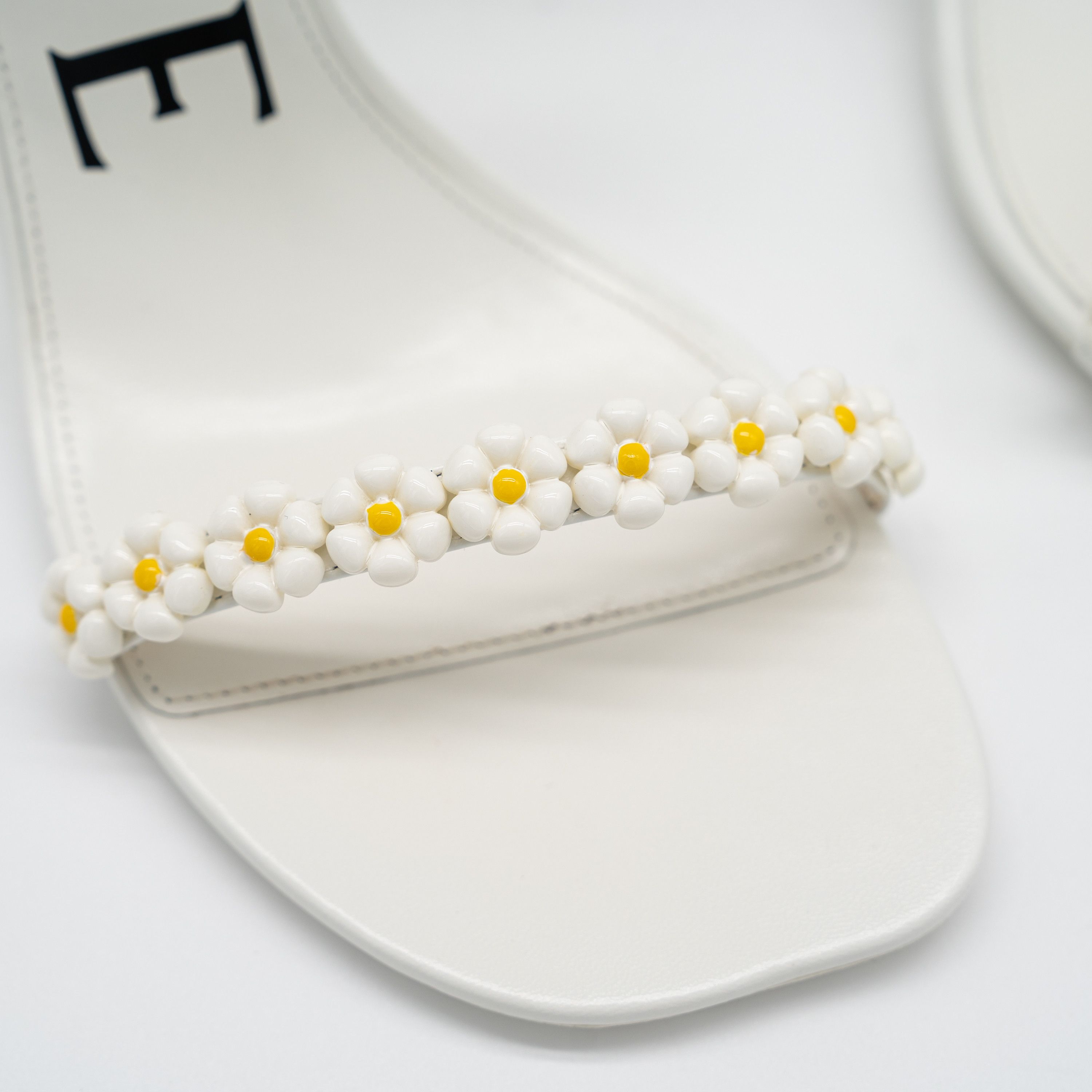 Loewe Loewe Petal Daisy Sandals 90mm White Leather Strap Size US 9 / IT 39 - 7 Thumbnail