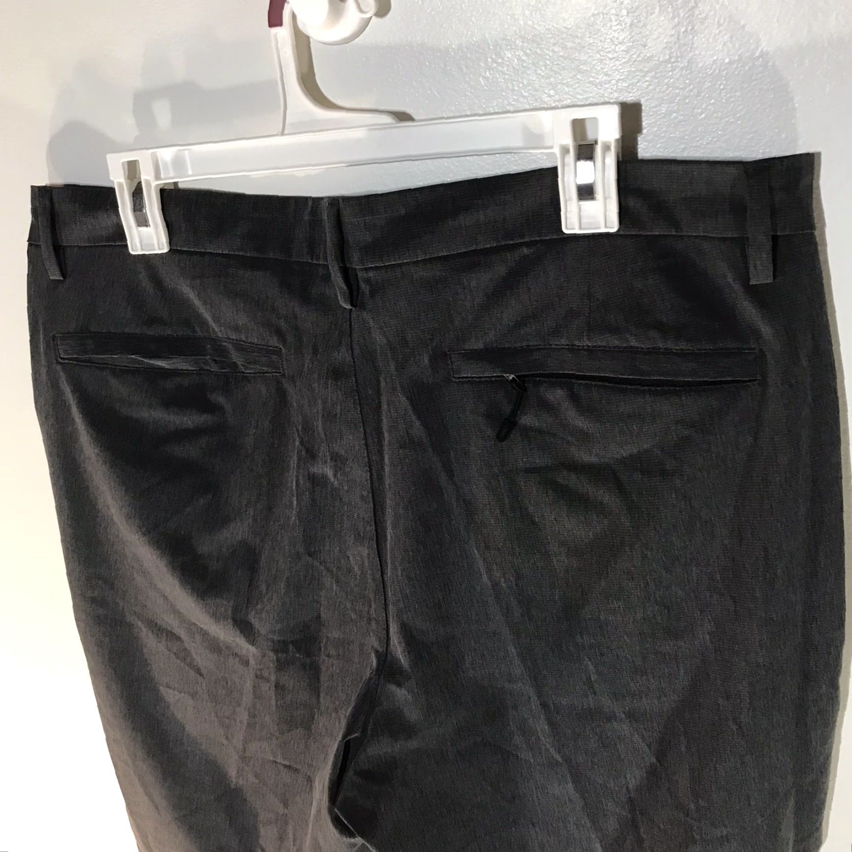 Old Navy Old Navy Active Stretchtech Gray Shorts Mens Size 36 Size US 36 / EU 52 - 4 Thumbnail