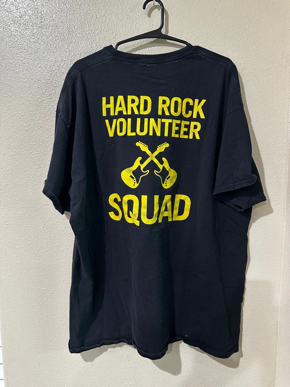 Hard Rock Cafe (Rare) Hard rock volunteer Tshirt Size US XXL / EU 58 / 5 - 2 Thumbnail