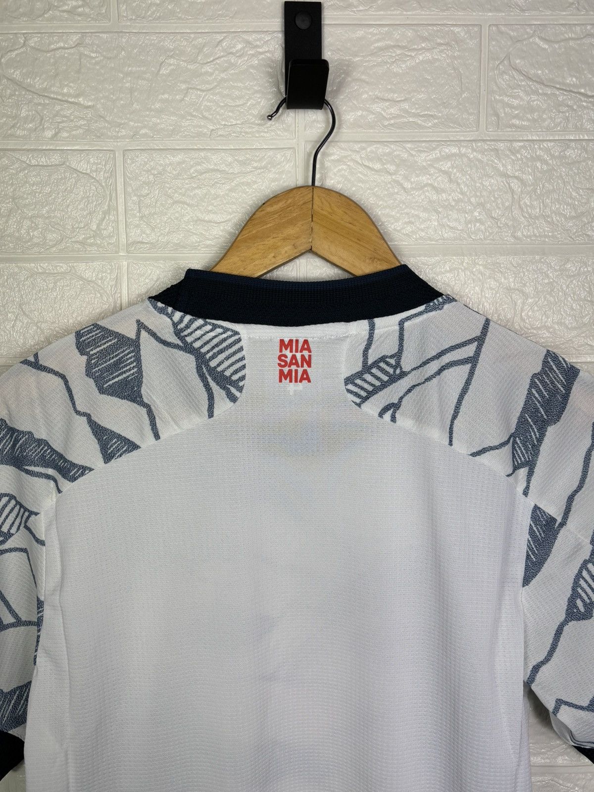 Adidas Bayern Munich 2021-2022 Away Player Issue Soccer Jersey Size US M / EU 48-50 / 2 - 14 Thumbnail