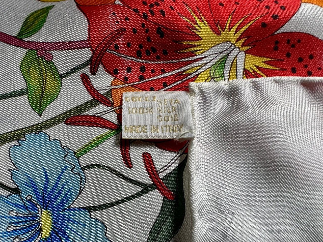 Gucci Authentic Gucci FloraPrinted Silk Twill Carré Scarf Size ONE SIZE - 6 Thumbnail