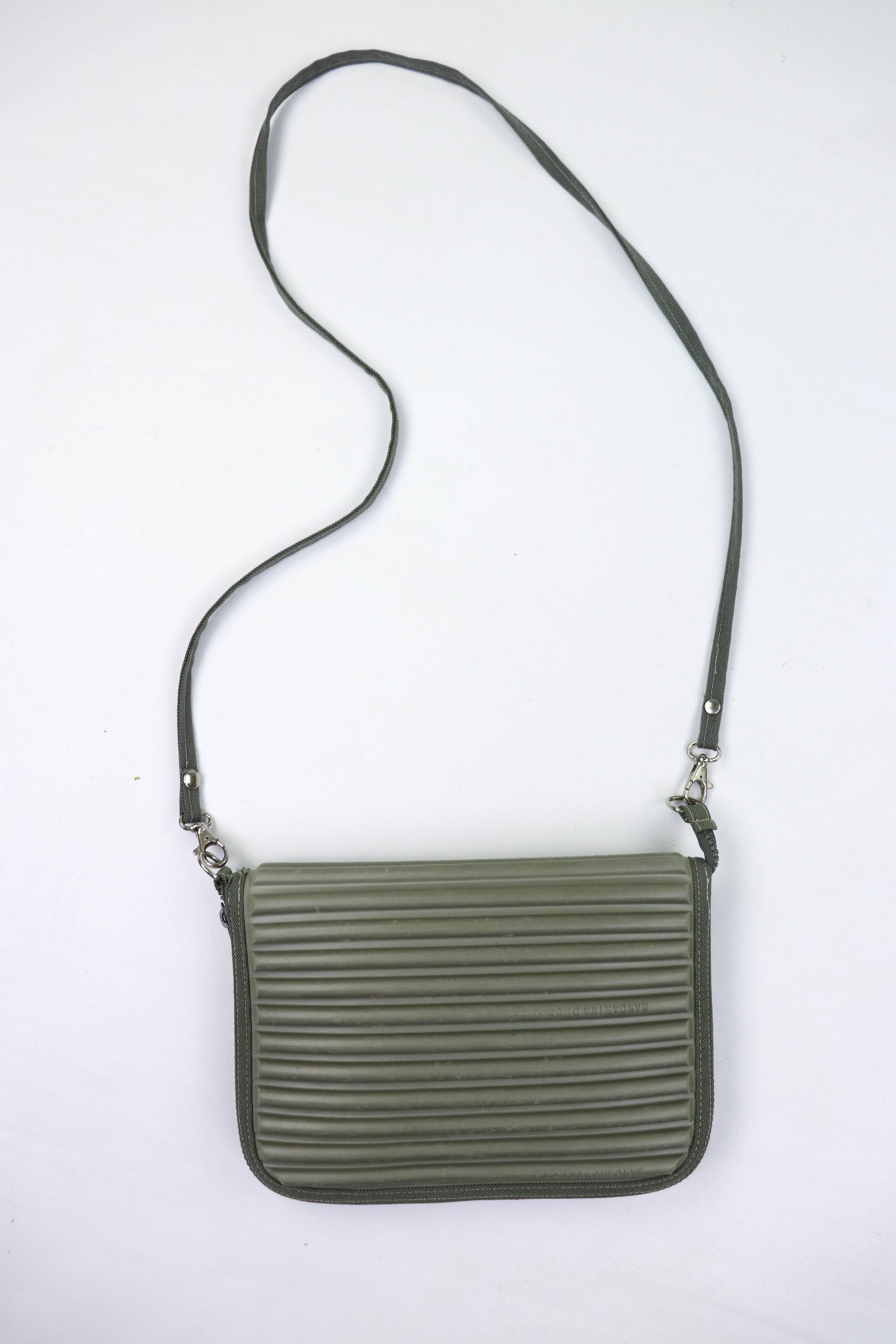 Mandarina Duck Vintage Mandarina Duck Patent Ribbed Plastic Crossbody Bag Size ONE SIZE - 4 Thumbnail