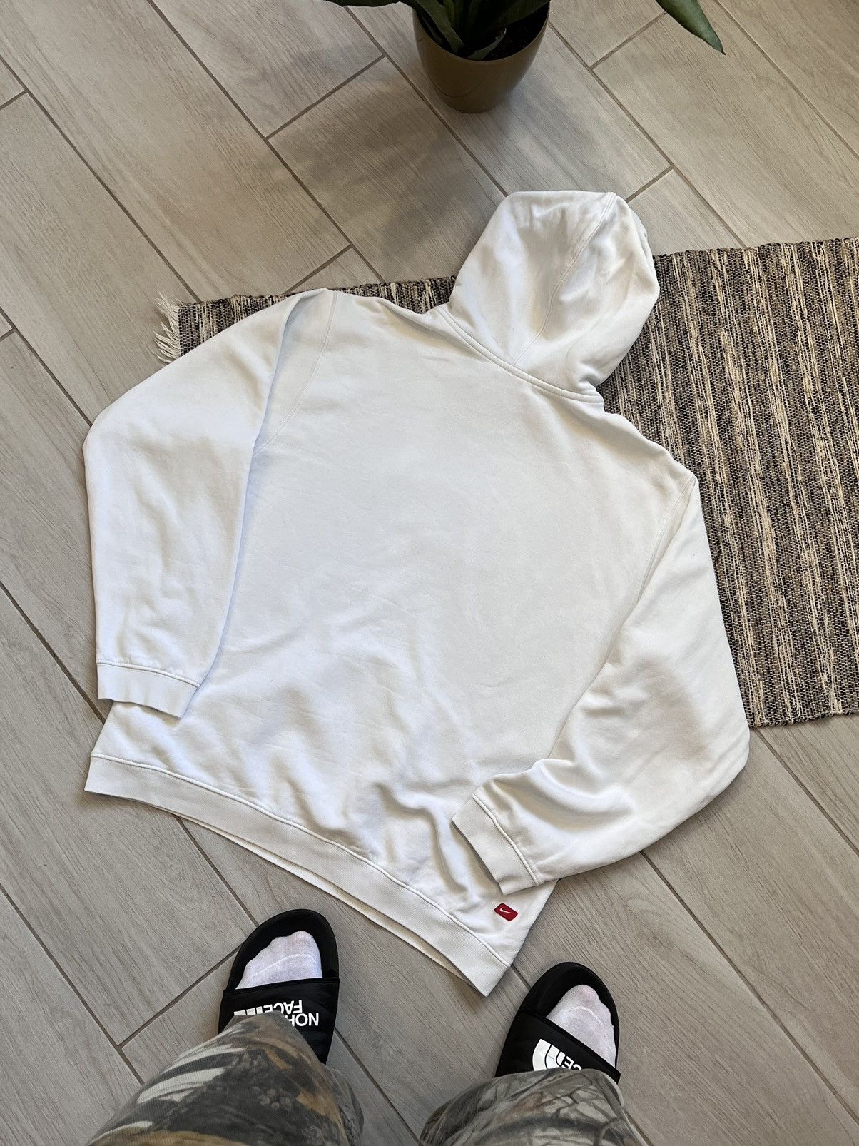 Nike × Vintage Vintage Nike hoodie white sweatshirt minimalistic Size US L / EU 52-54 / 3 - 9 Thumbnail