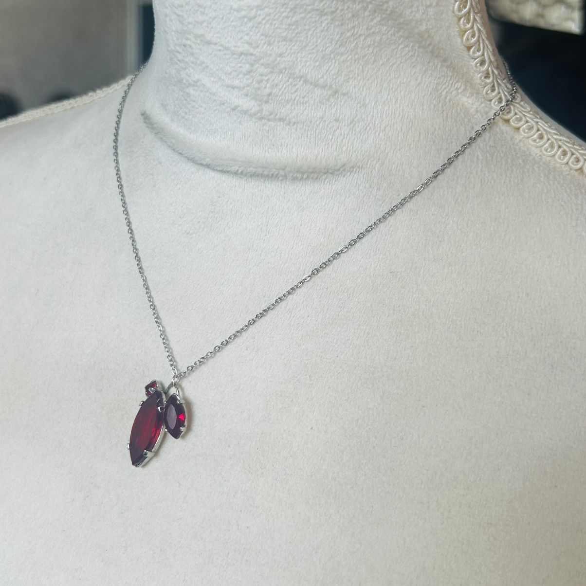 Handmade Handcrafted vintage red glass pendant on chain necklace Size ONE SIZE - 4 Thumbnail