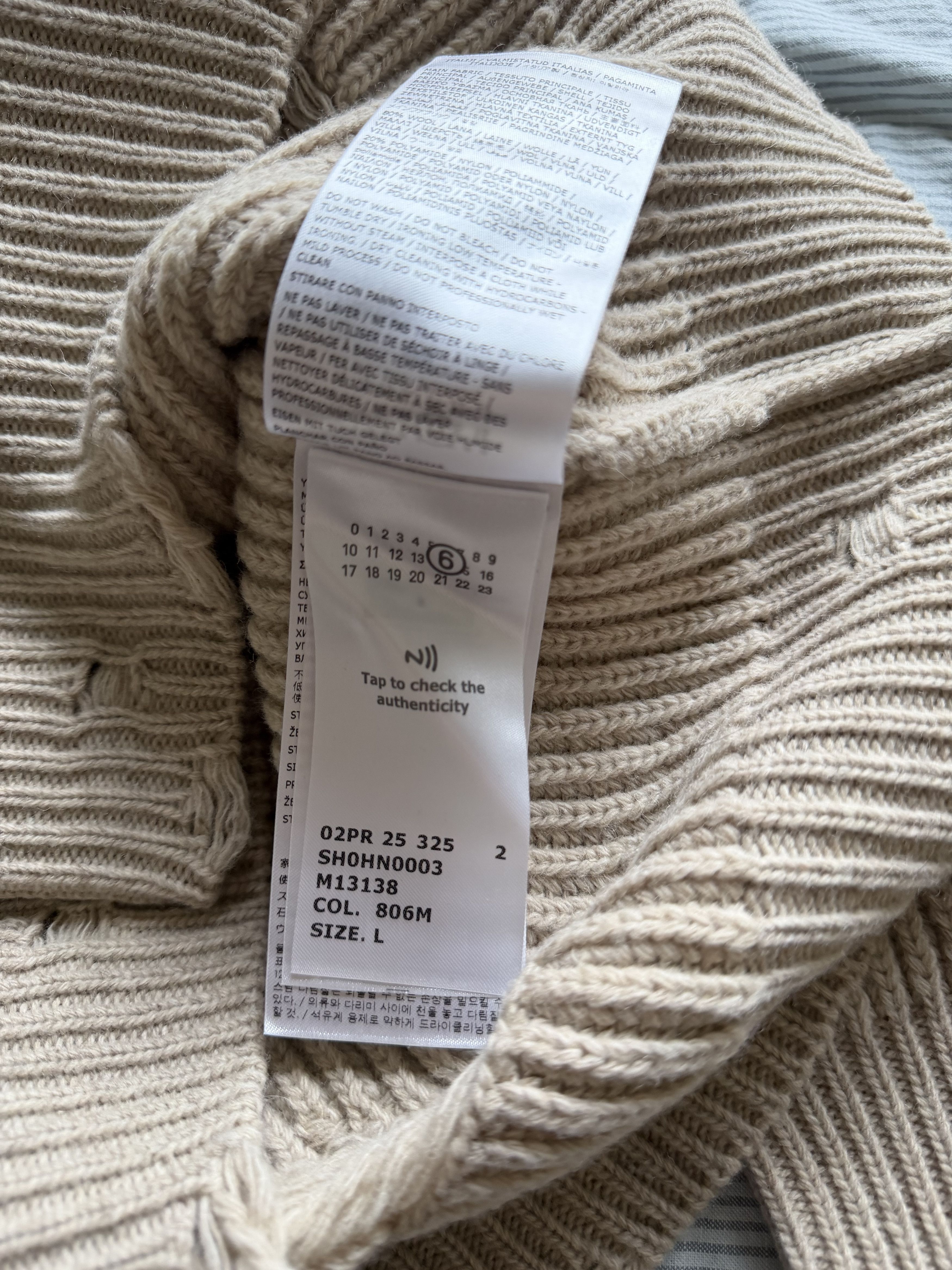 MM6 MM6 Maison Margiela Distressed V-Neck Sweater in Beige Size US L / EU 52-54 / 3 - 10 Thumbnail