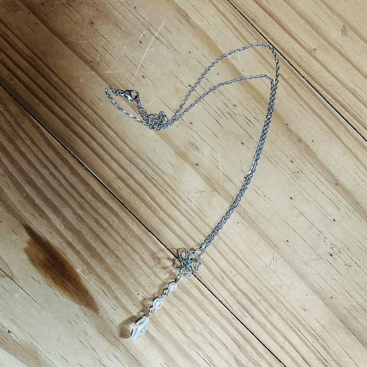 Handmade Handcrafted wired floral acrylic chandelier pendant necklace Size ONE SIZE - 4 Thumbnail
