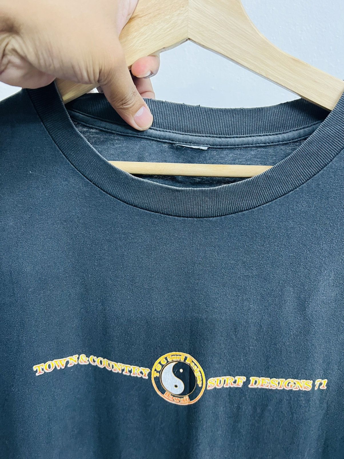Vintage VINTAGE T&C SURF DESIGN HAWAII FLAME SPELL OUT TEE Size US L / EU 52-54 / 3 - 8 Thumbnail