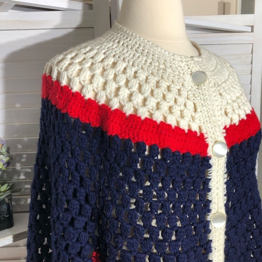 Vintage 90s grandma' crocheted poncho wrap cape wool red white XL Size L / US 10 / IT 46 - 6 Thumbnail