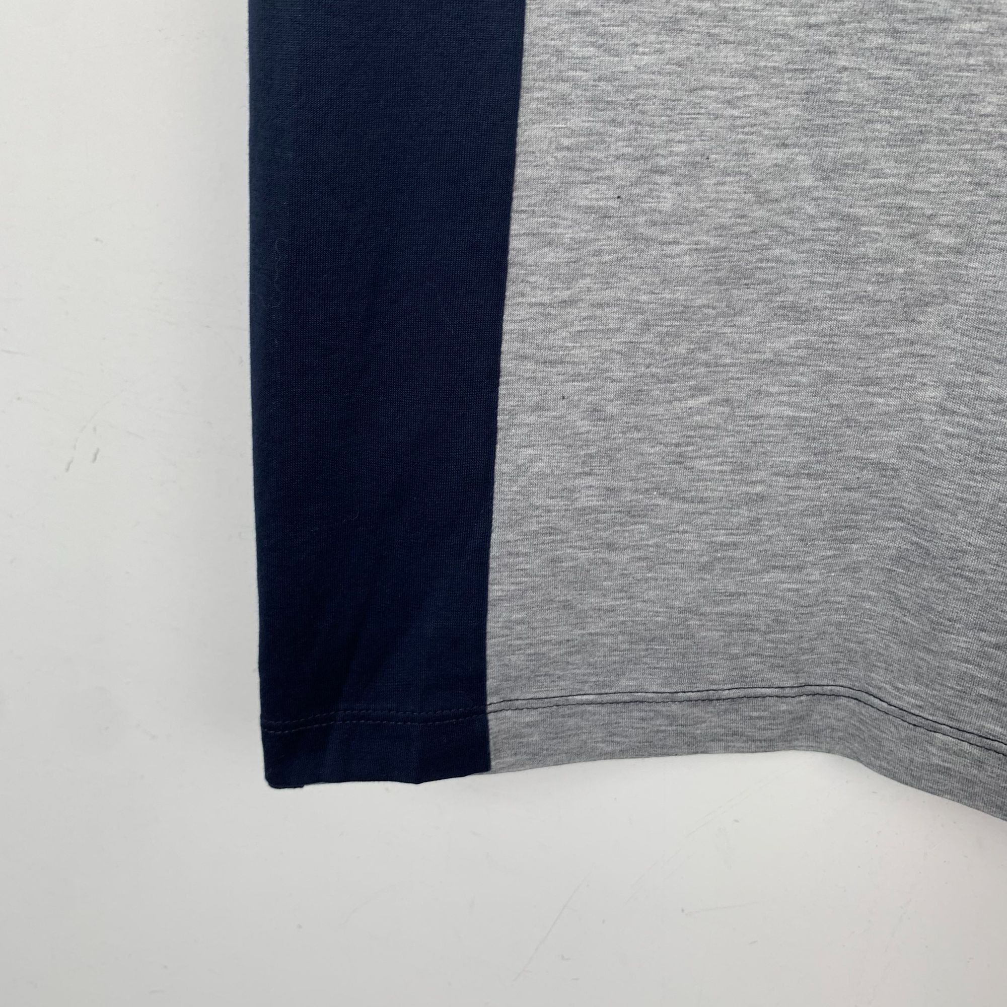 Louis Vuitton LOUIS VUITTON Grey & Navy LV Logo Cotton T-Shirt Size M Made Size US M / EU 48-50 / 2 - 5 Thumbnail