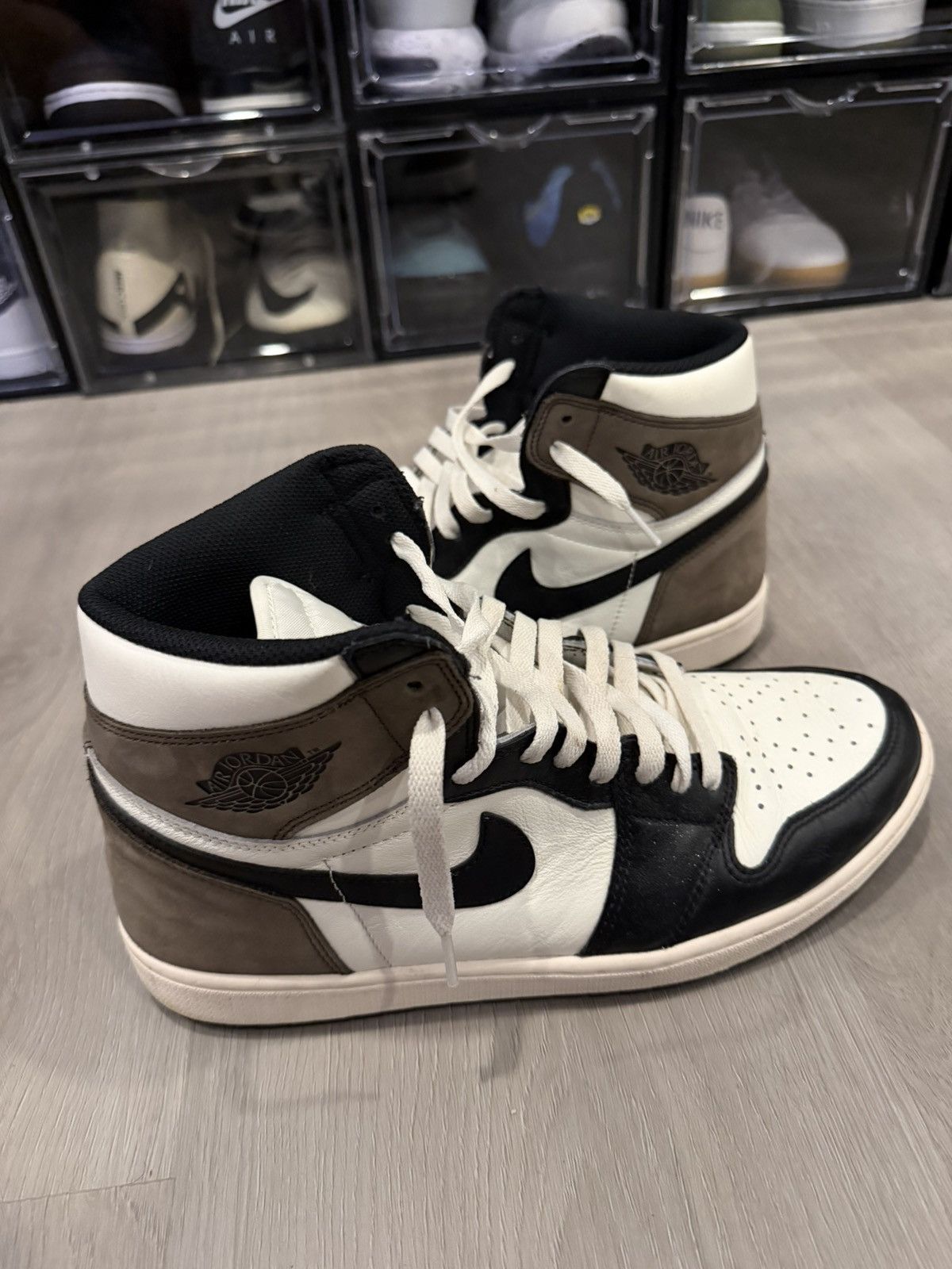 Jordan Brand Jordan 1 High “Mocha” - 12 M Size US 12 / EU 45 - 2 Thumbnail