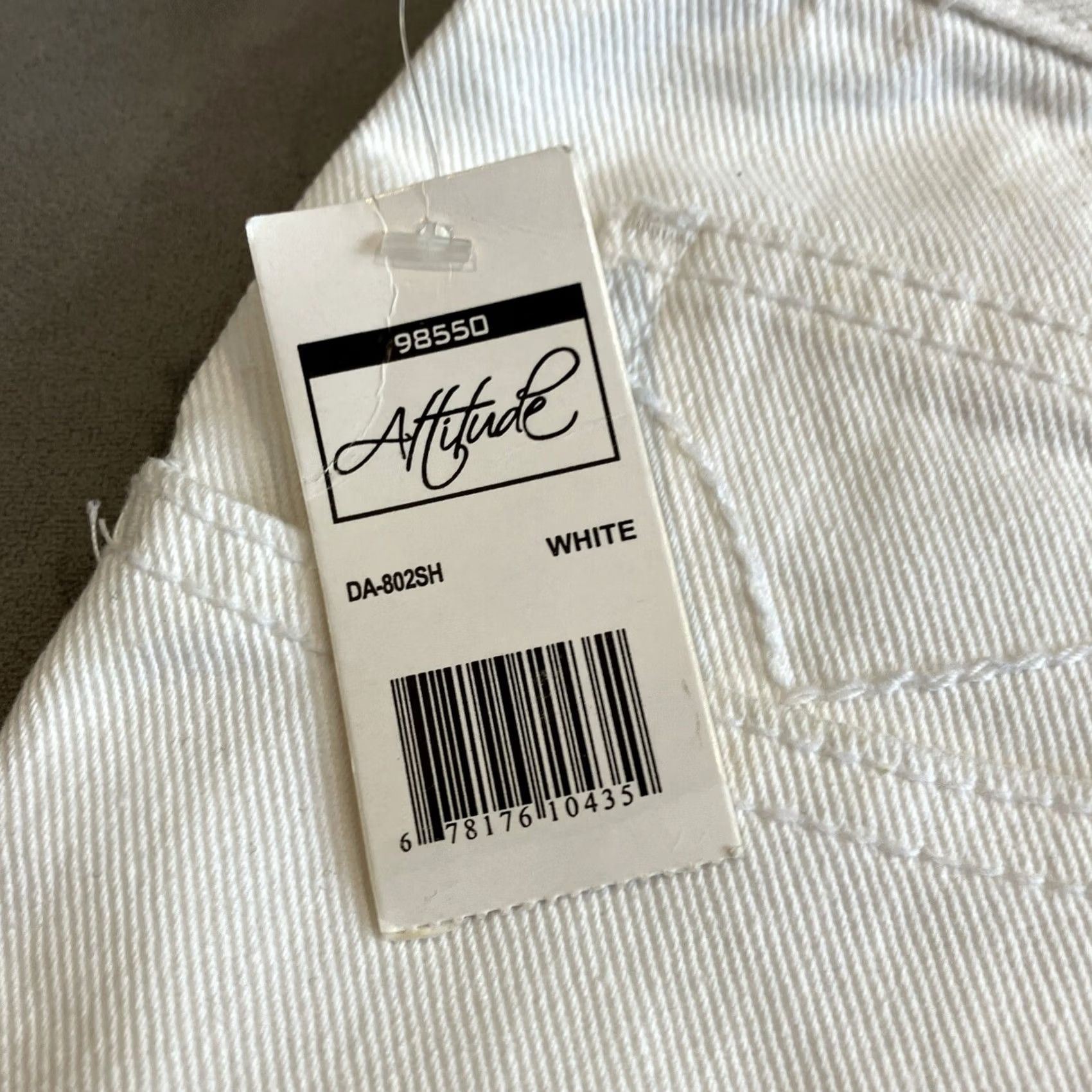 Denime Attitude WHITE WIDE LEGGED DENIM SHORTS NWT DNM 40" X 13" 15" Leg Width Size US 40 / EU 56 - 2 Thumbnail