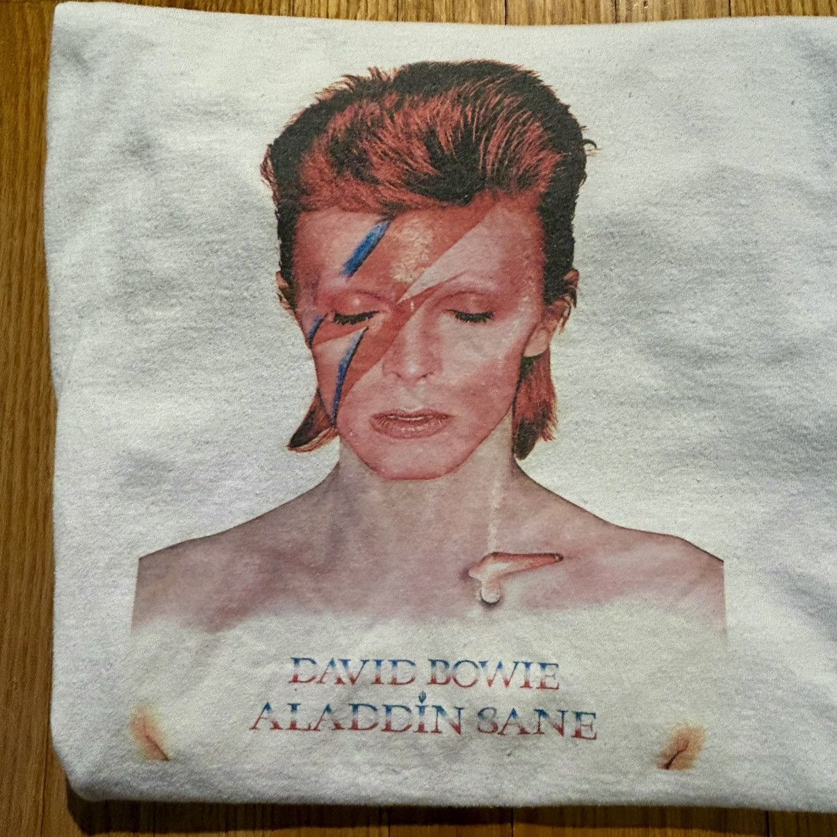 Gildan David Bowie “Aladdin Sane” Graphic Tee – Medium Size US M / EU 48-50 / 2 - 1 Thumbnail