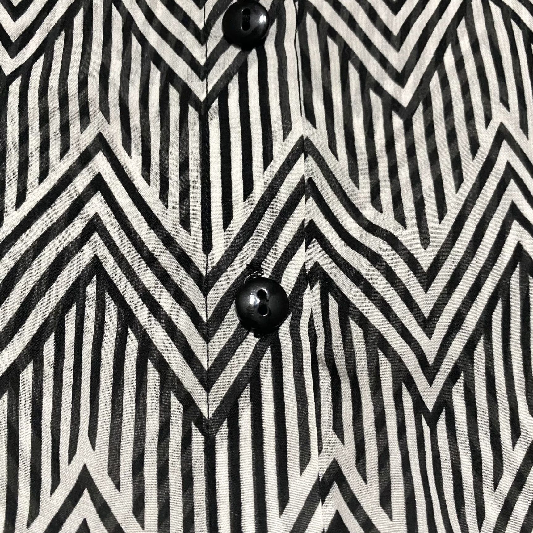 Torrid Torrid Shirt 1X Plus Chevron Zigzag Button-Up Sheer Long Sleeve Blouse Black, Womens, Plus, Button, Classic, Modern Size XL / US 12-14 / IT 48-50 - 4 Thumbnail