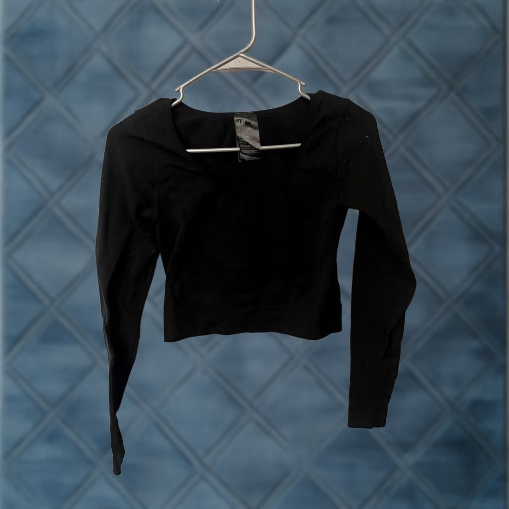 H&M H&m Long Sleeve Crop Black Tee Shirt Women’s Size Small Casual Shirt Cropped Black Cotton Blend 2020s? Size S / US 4 / IT 40 - 1 Thumbnail