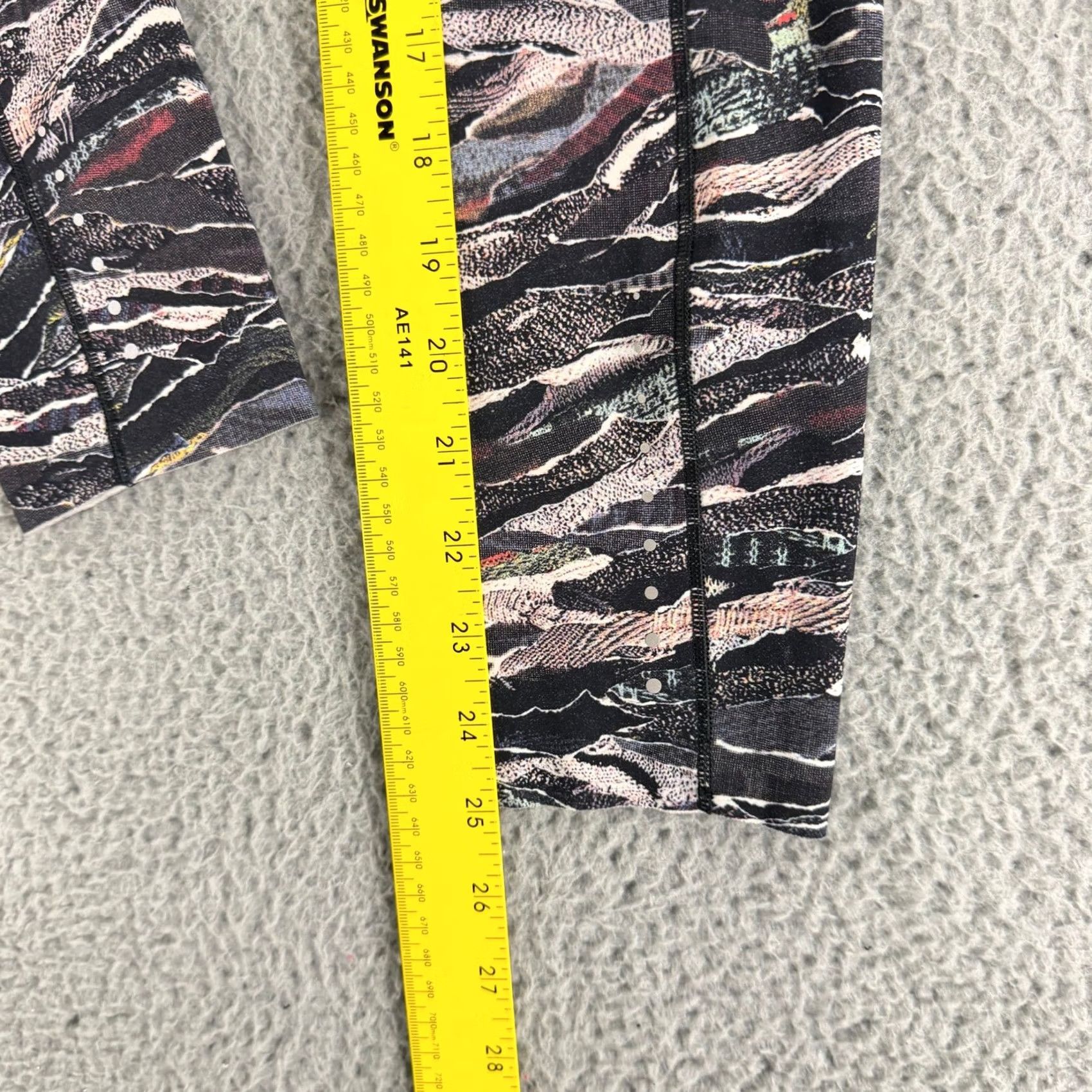 Lululemon Lululemon Fast Free Tight Women Size 4 Multi Color Abstract Wave Print Leggings Size 42" / US 20 - 7 Thumbnail