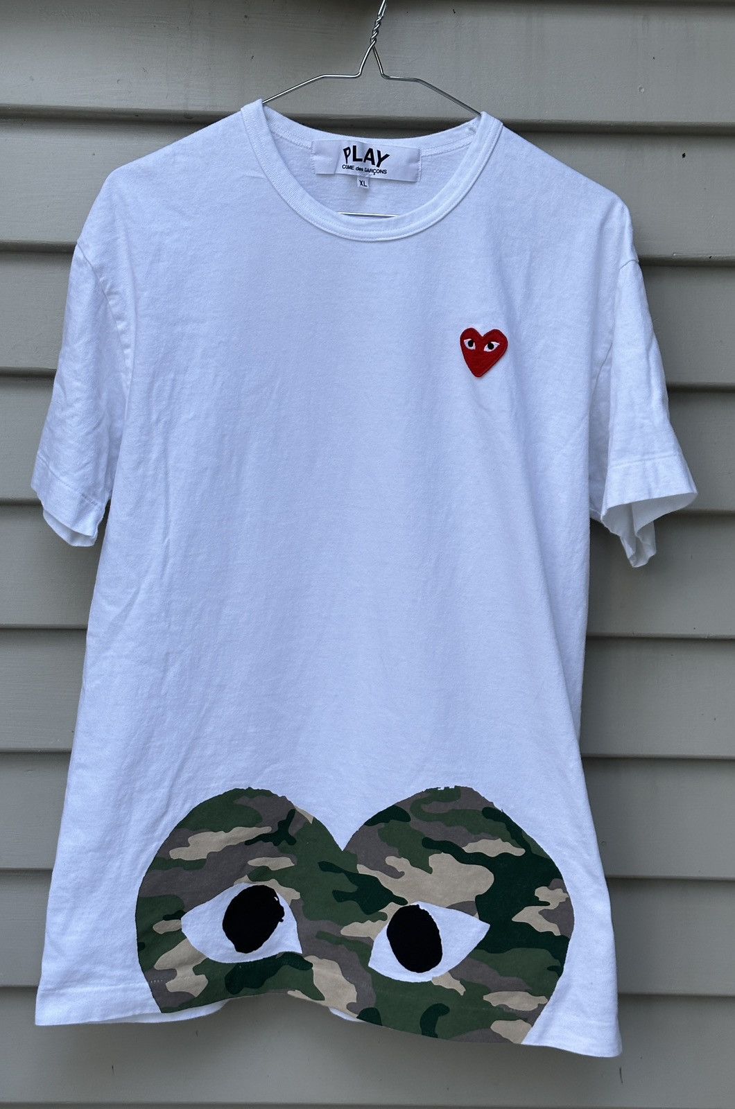 Comme De Garçons PLAY camouflage edge heart T-shirt