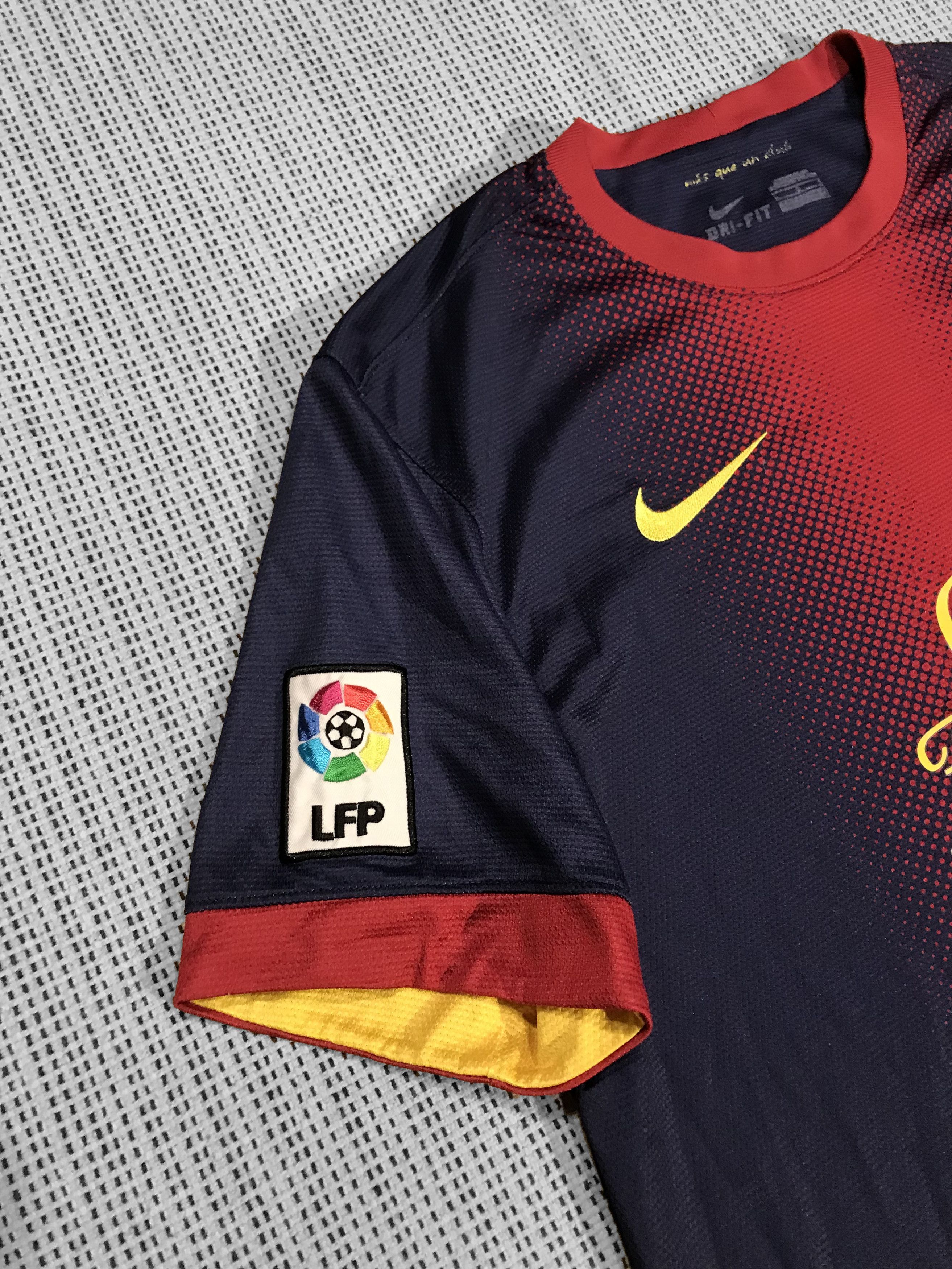 Nike NIKE 2012/2013 F.C Barcelona T-shirt (L) Size US L / EU 52-54 / 3 - 5 Thumbnail