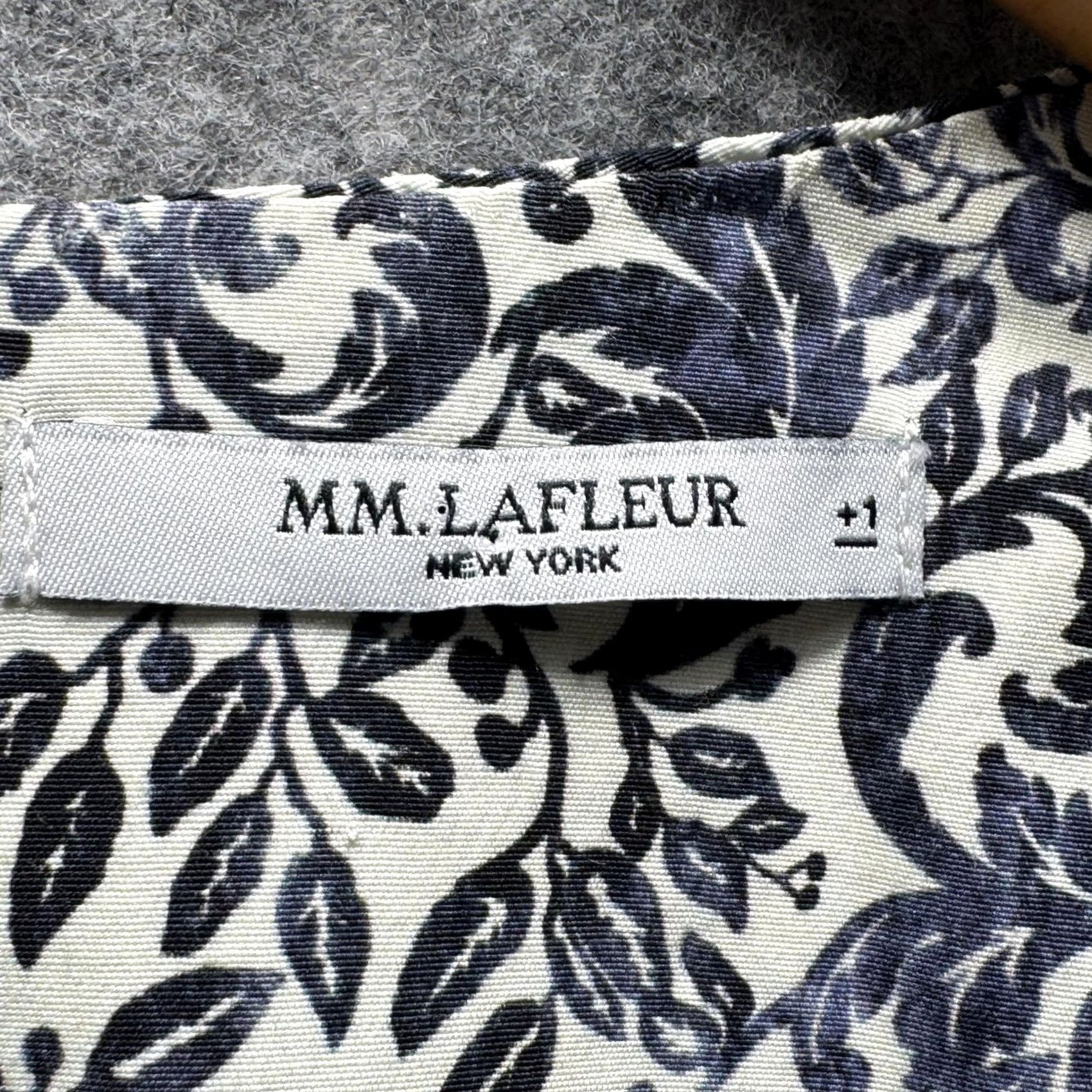 M.M.LaFleur MM.LaFleur Blouse Womens +1 Blue Floral Sleeveless Tunic Dress Shirt (Relaxed Fit) Womens Plus Size Size XS / US 0-2 / IT 36-38 - 5 Thumbnail