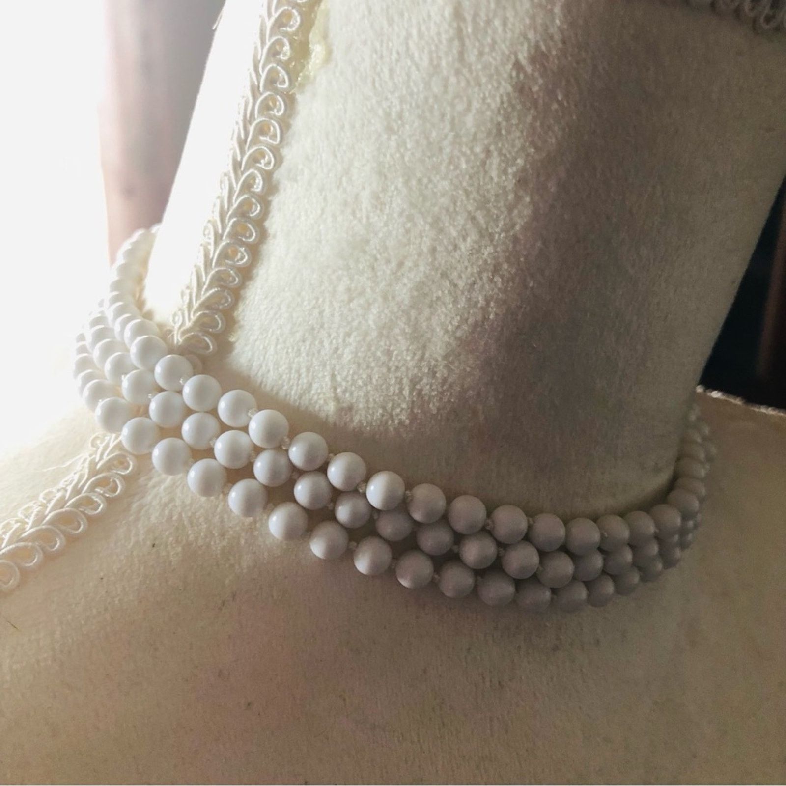 Vintage Vintage 60s white Duchess triple strand pearl necklace NWT Size ONE SIZE - 3 Thumbnail